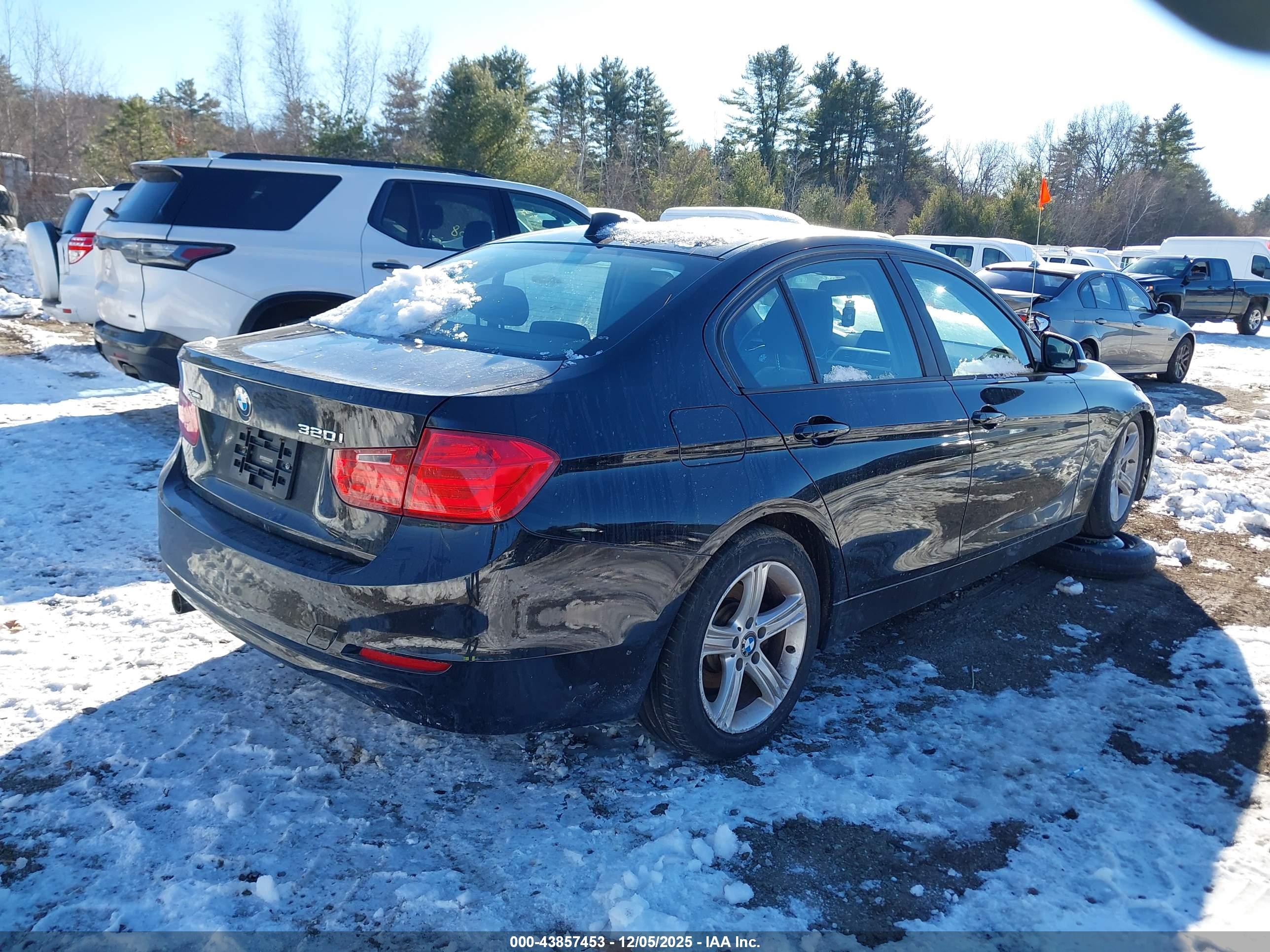 BMW 320I image 4