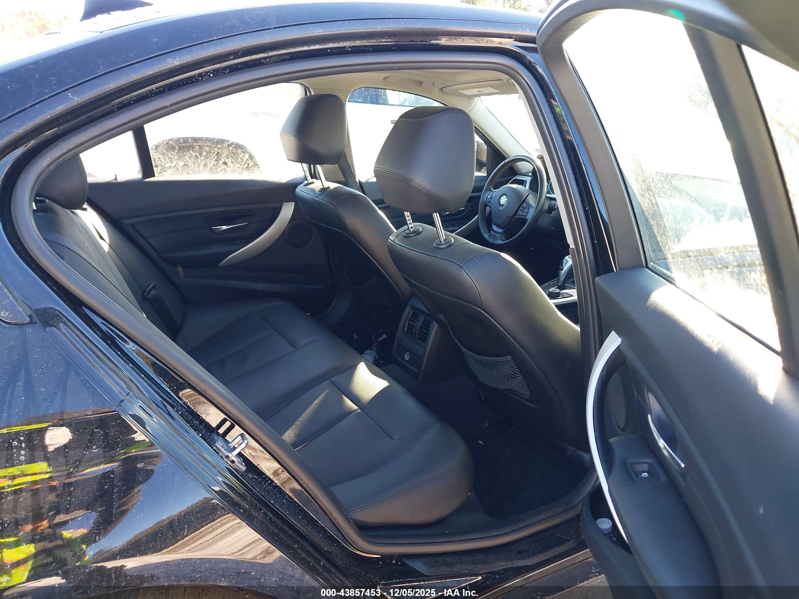 BMW 320I image 8