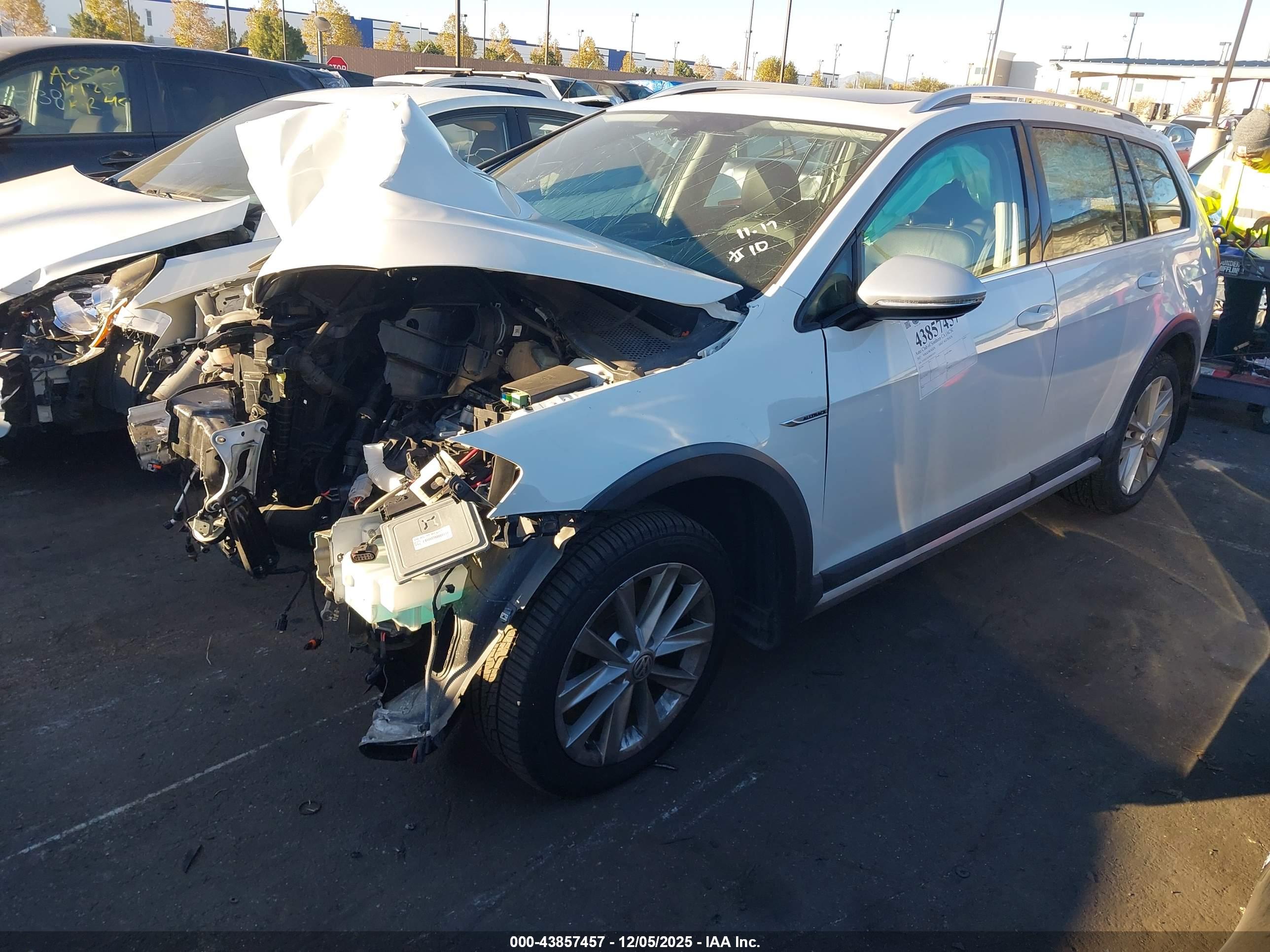 VOLKSWAGEN GOLF image 2