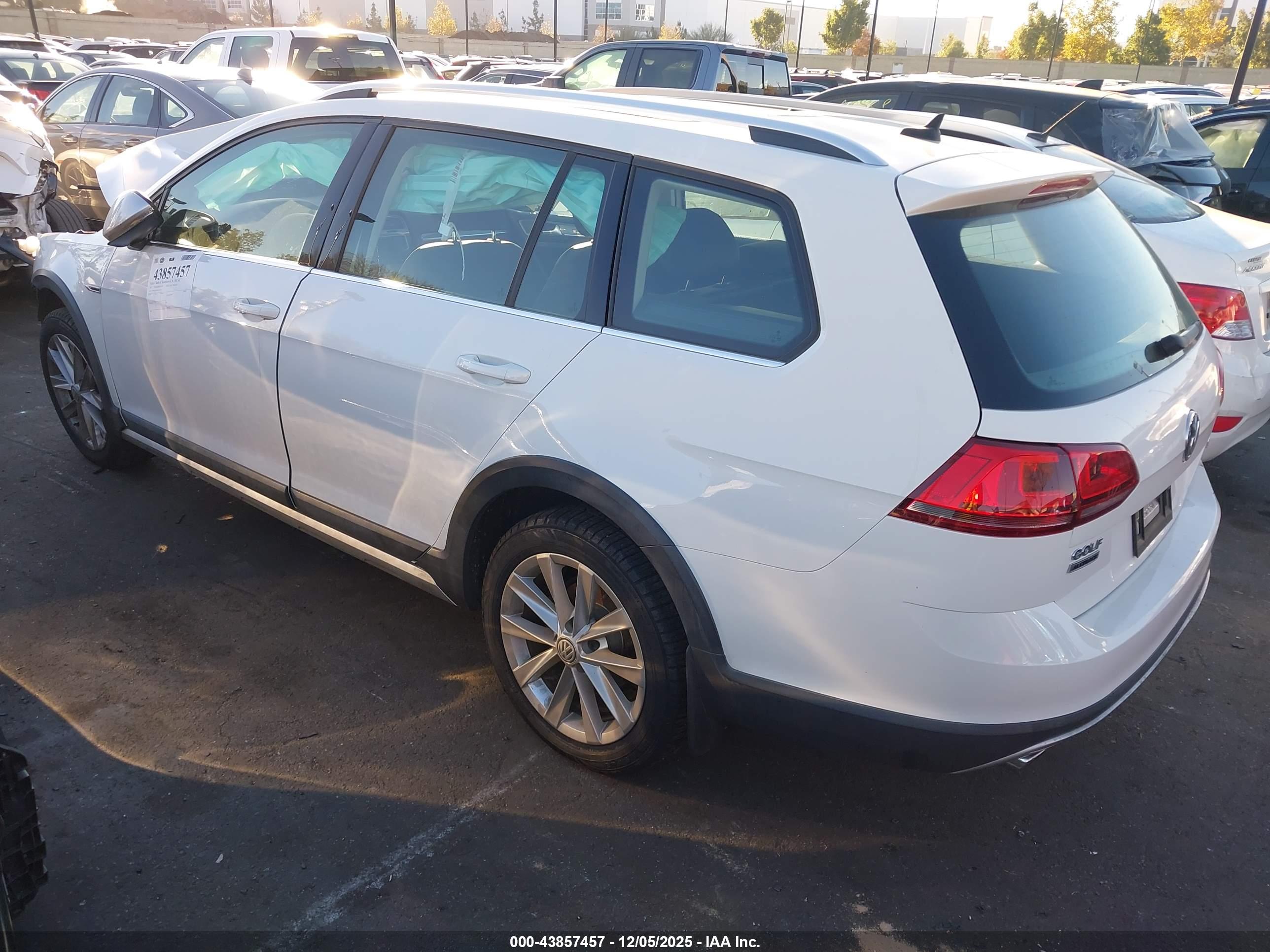 VOLKSWAGEN GOLF image 3