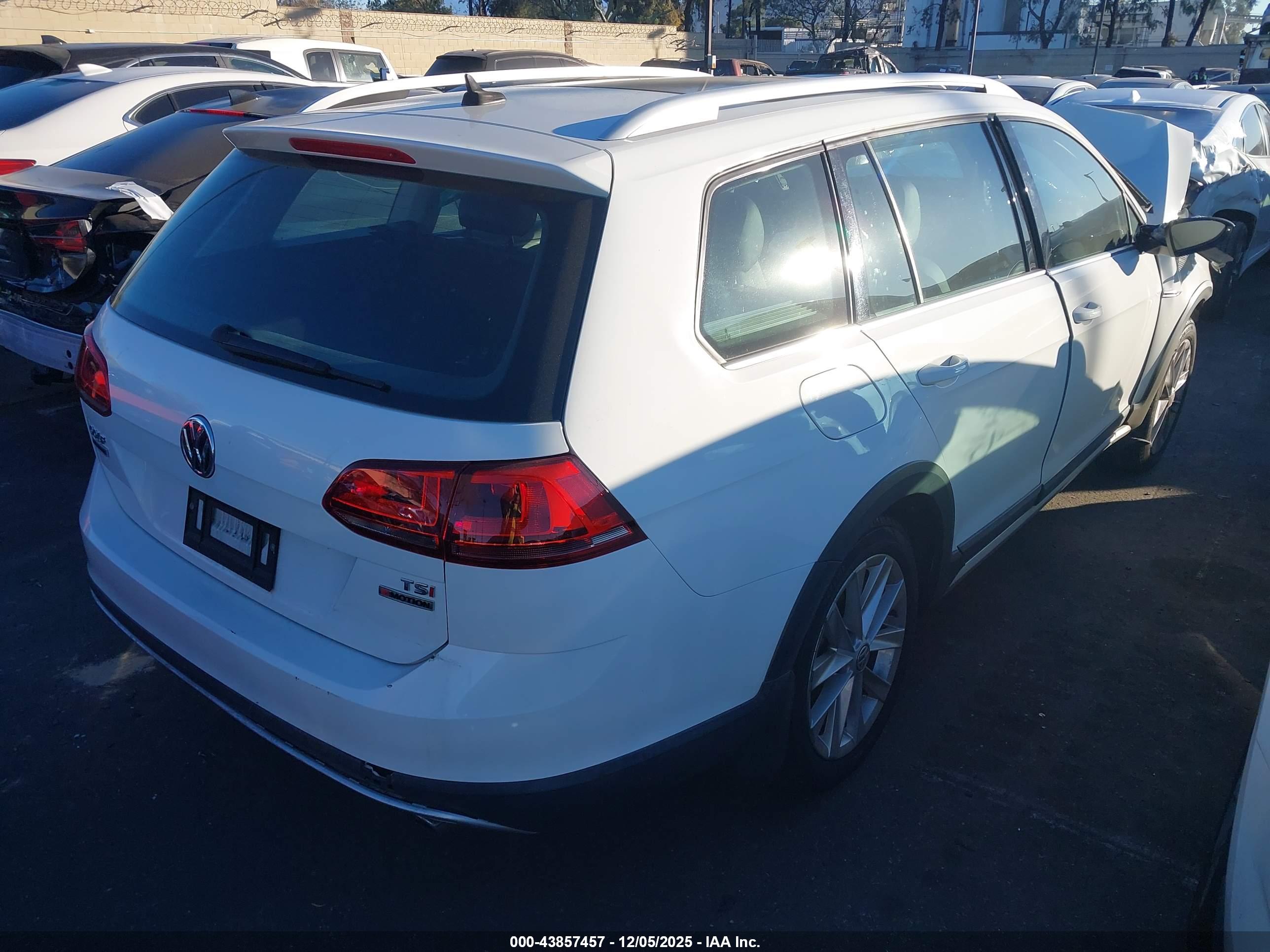 VOLKSWAGEN GOLF image 4
