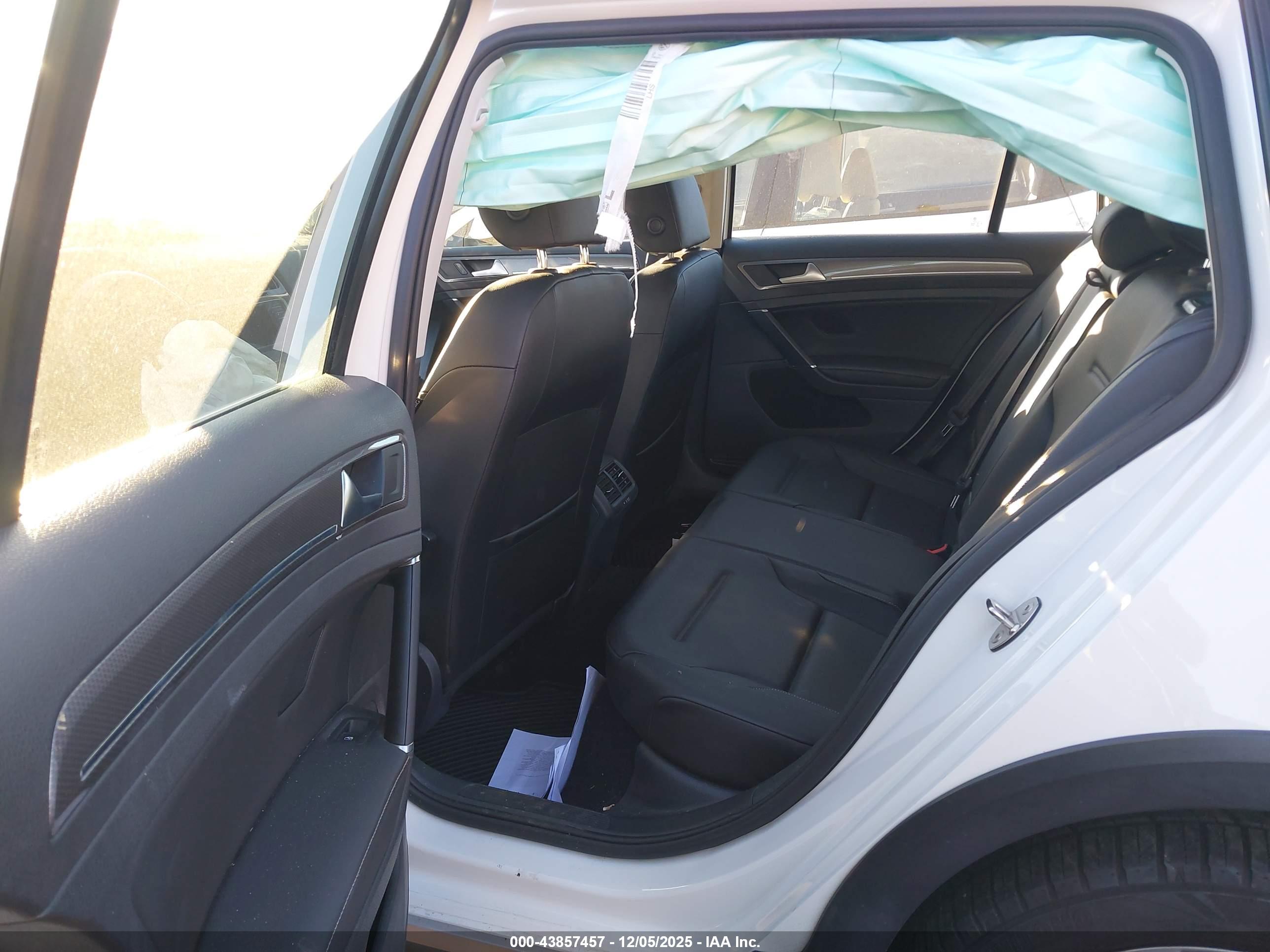 VOLKSWAGEN GOLF image 8