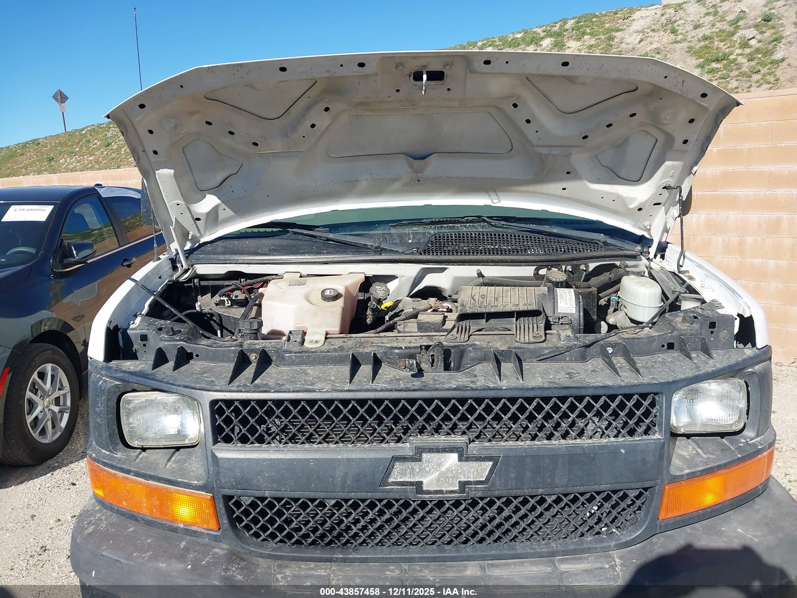 CHEVROLET EXPRESS image 10