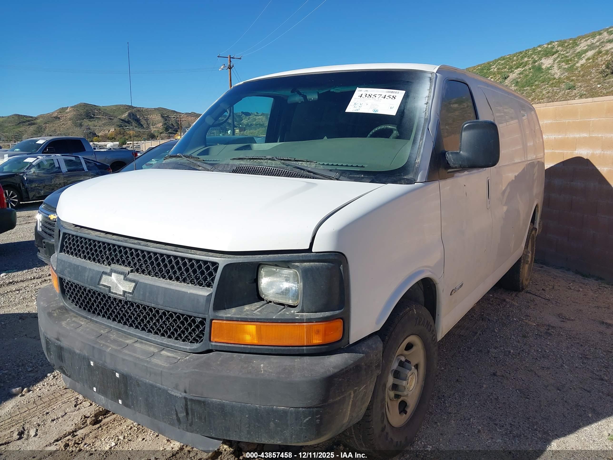 CHEVROLET EXPRESS image 2