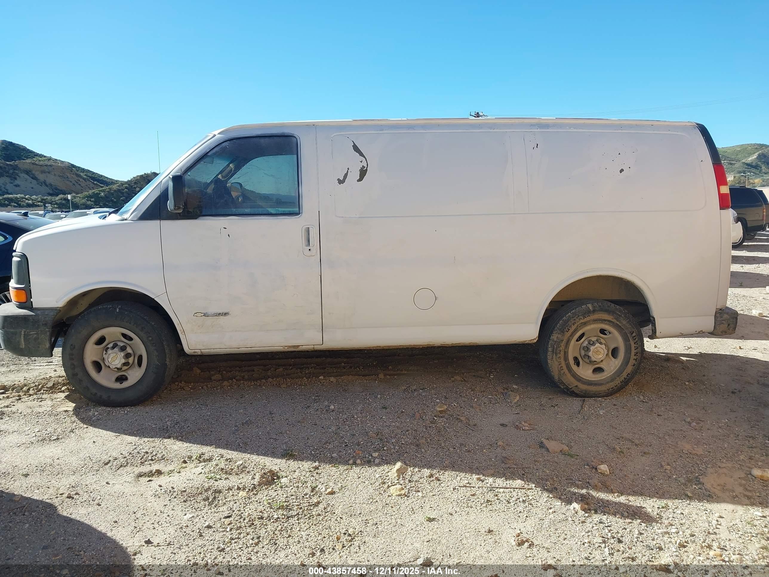 CHEVROLET EXPRESS image 3