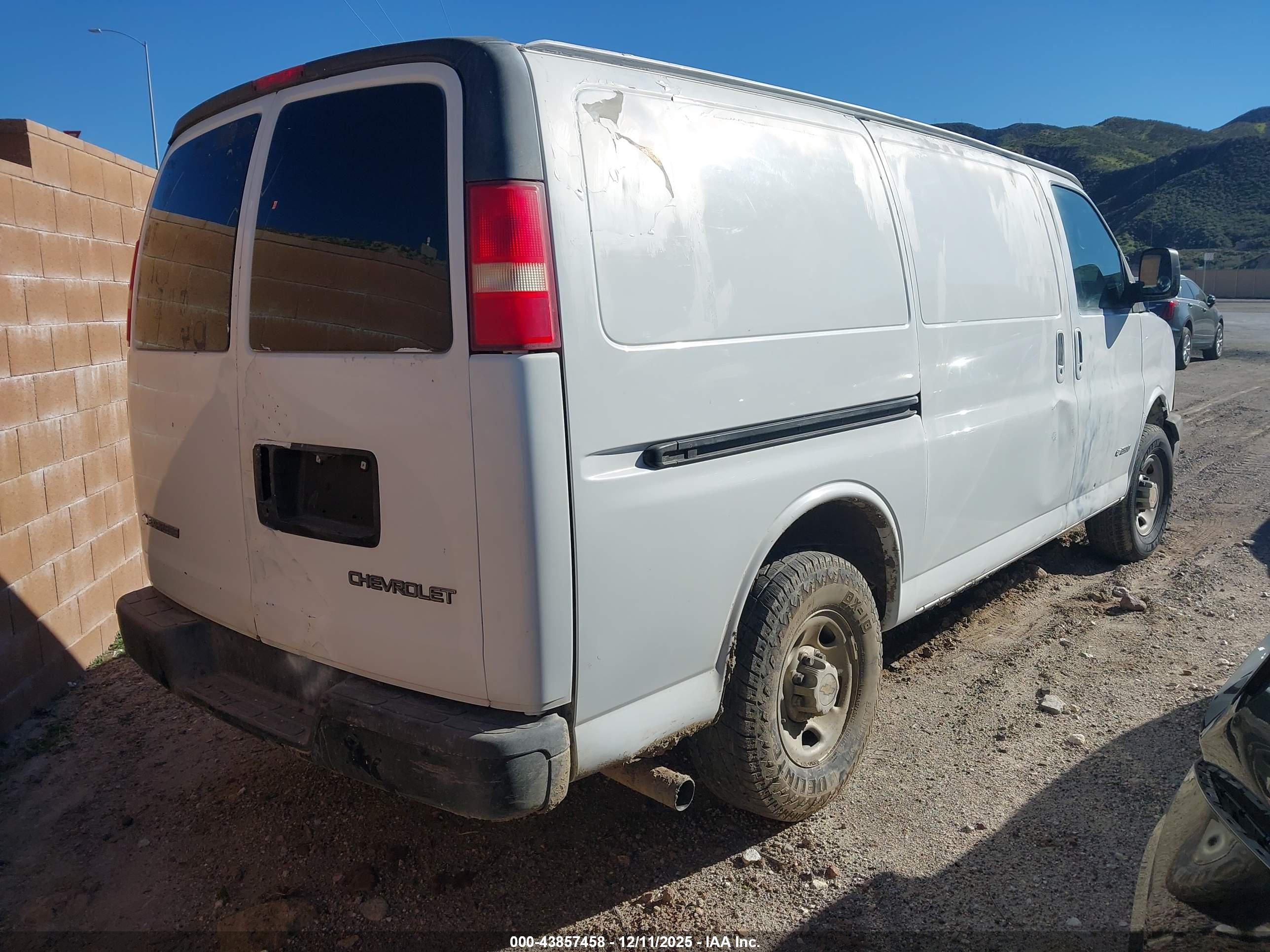 CHEVROLET EXPRESS image 4