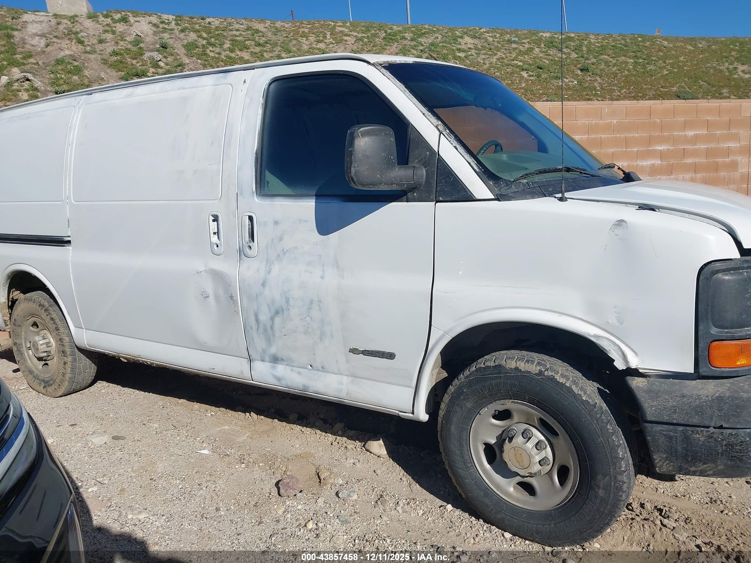 CHEVROLET EXPRESS image 6