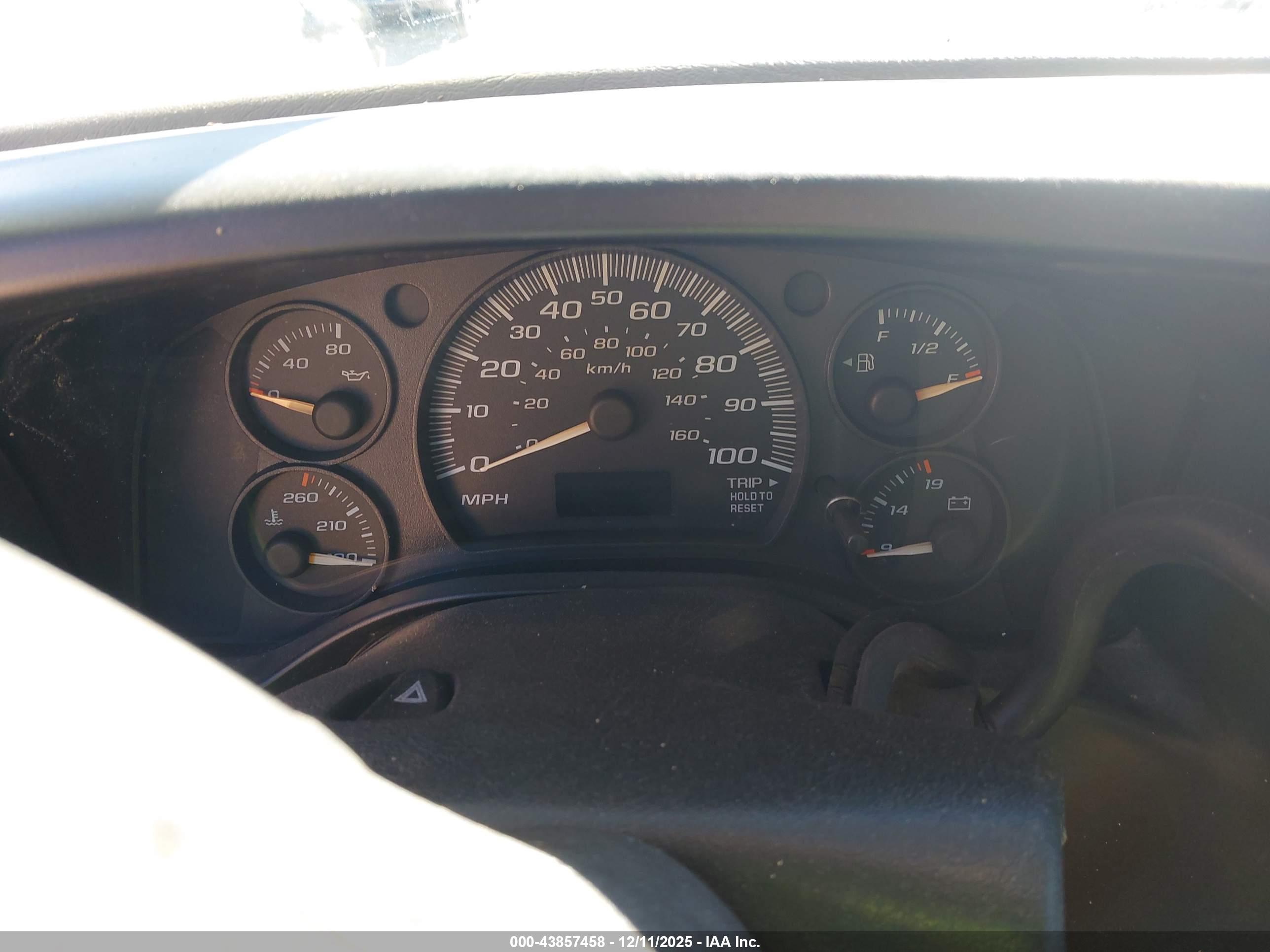 CHEVROLET EXPRESS image 7