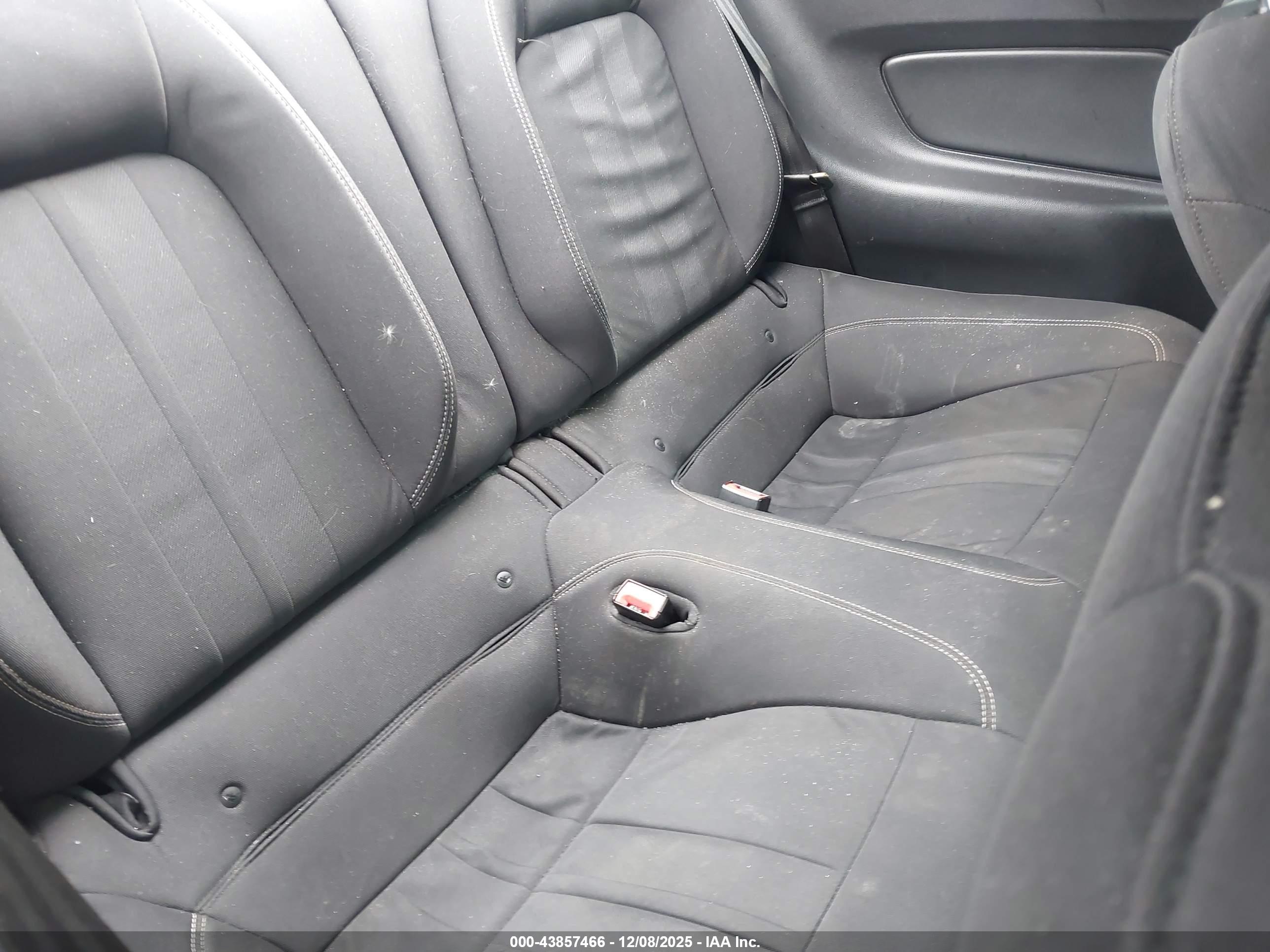 FORD MUSTANG image 8