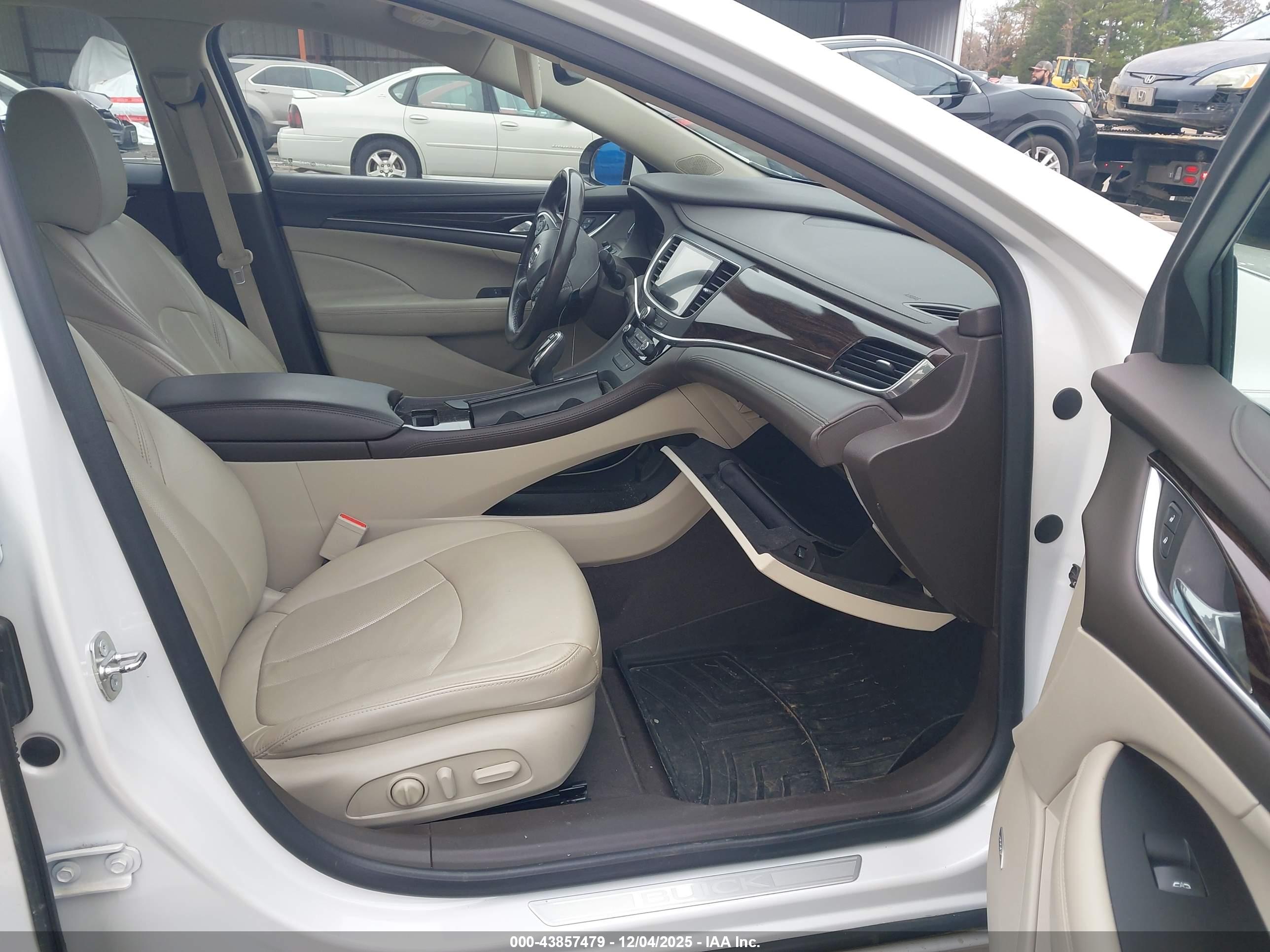 BUICK LACROSSE image 5