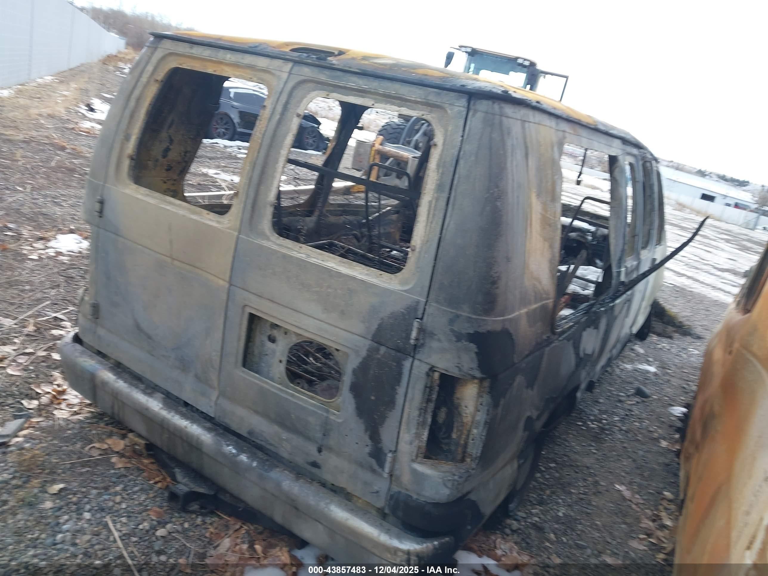 FORD E-150 image 4