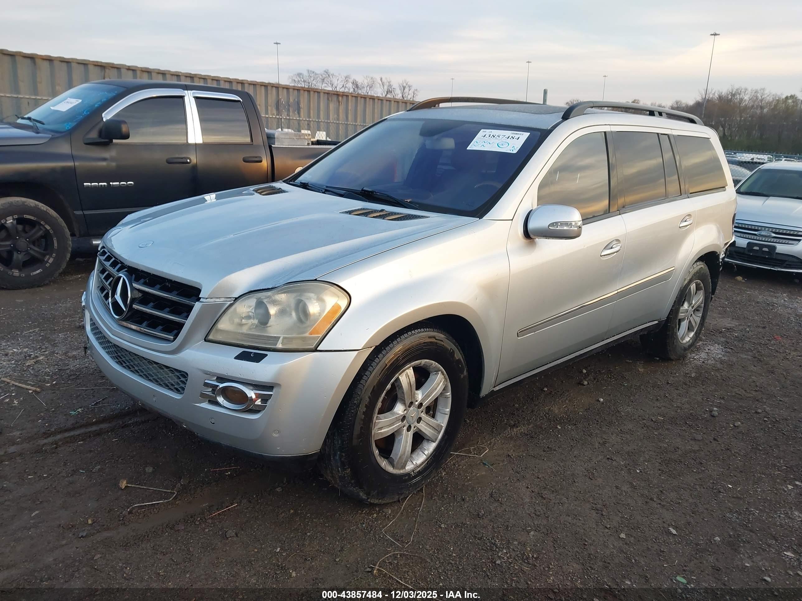MERCEDES-BENZ GL image 2