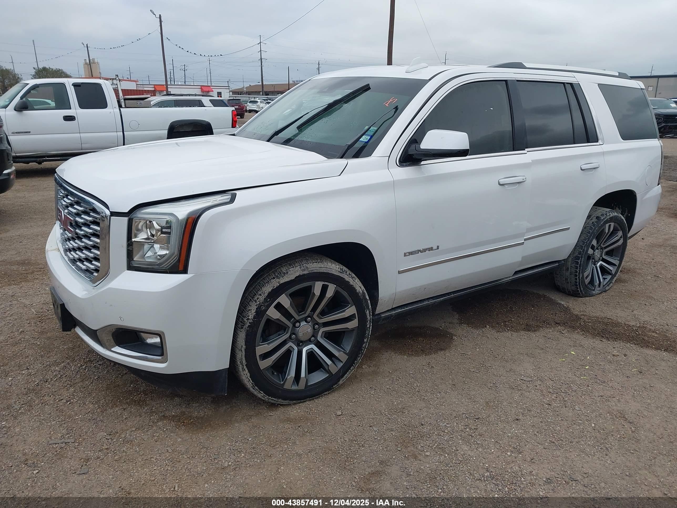 GMC YUKON image 2