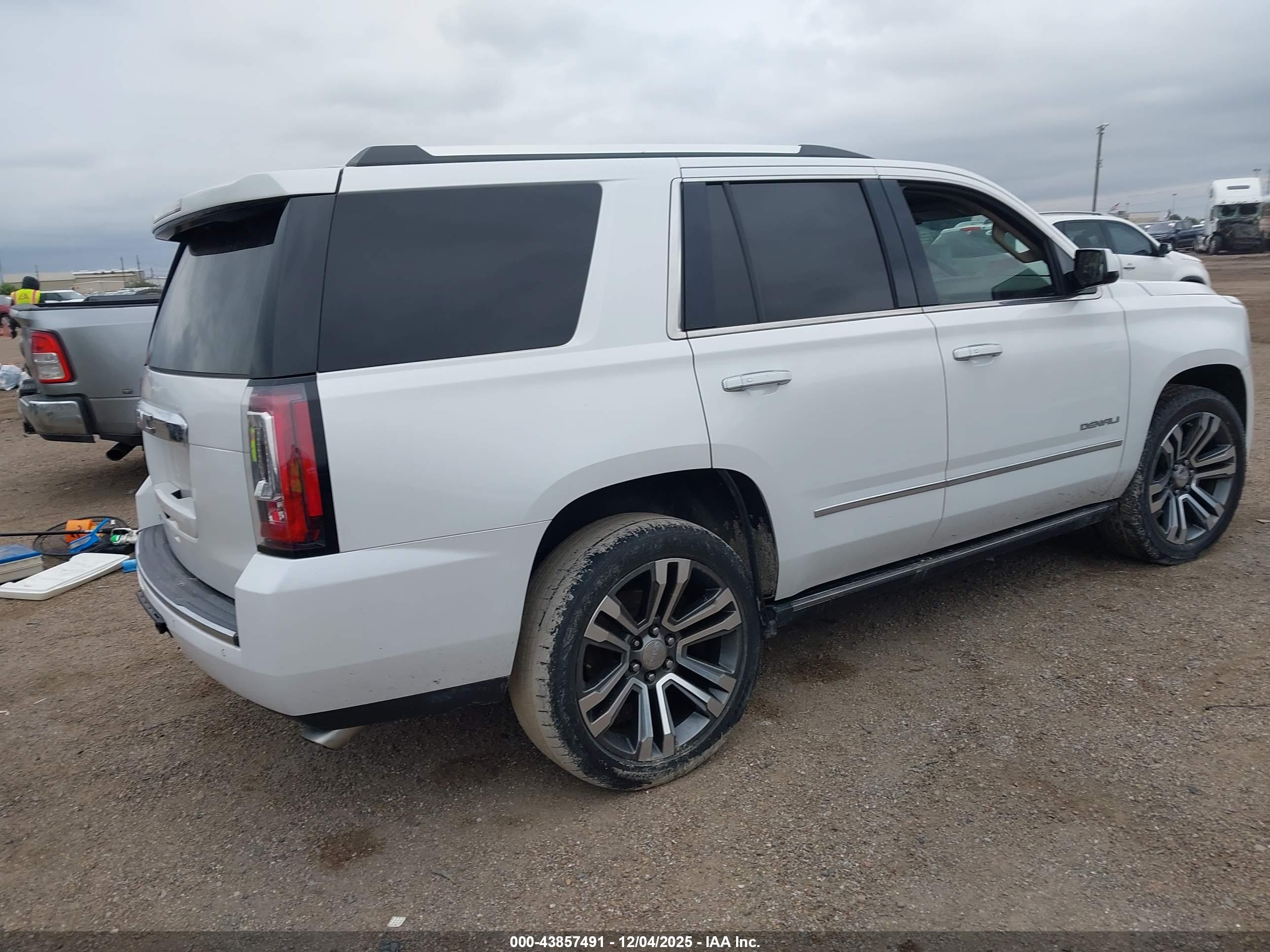 GMC YUKON image 4
