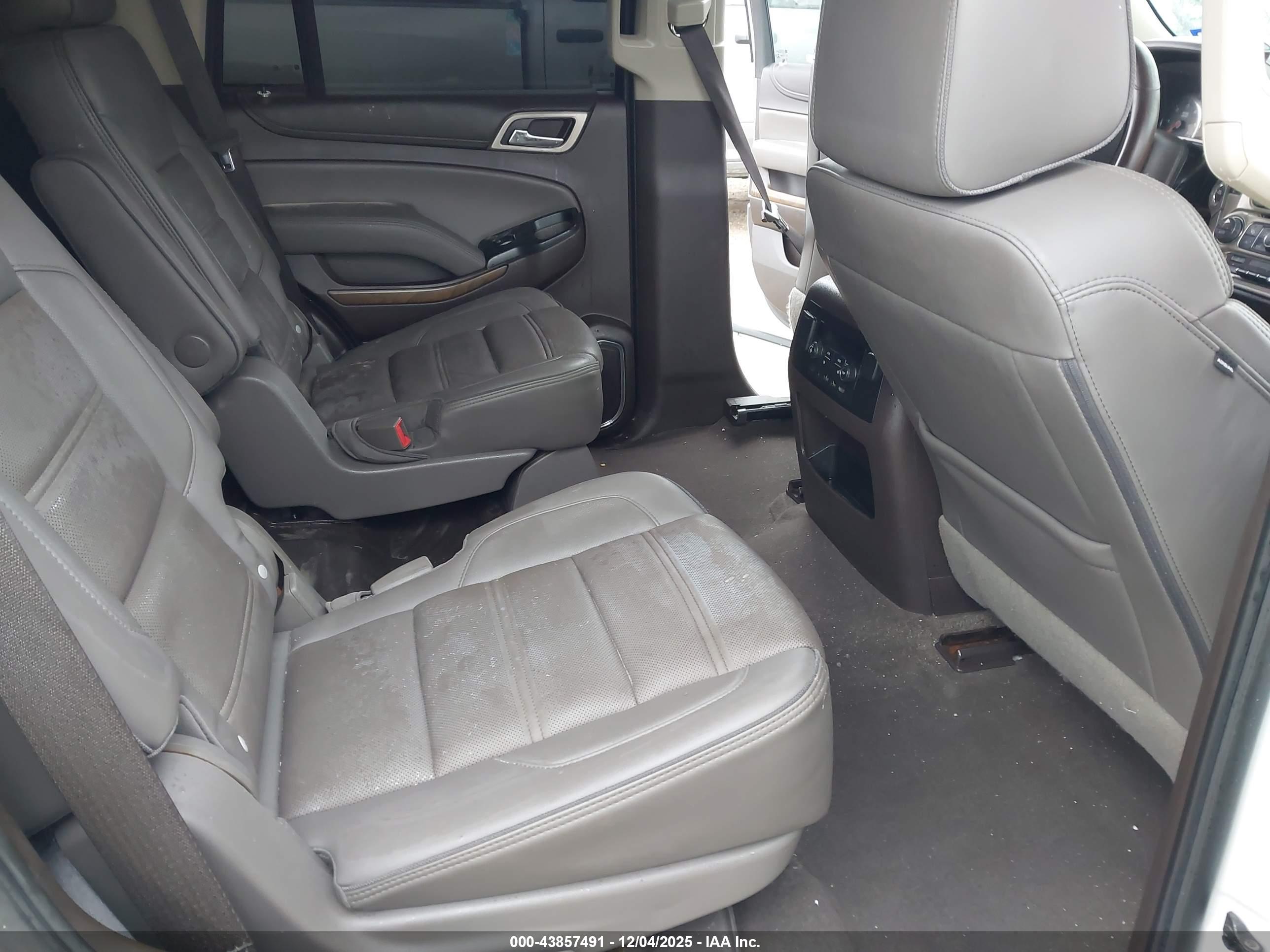 GMC YUKON image 8