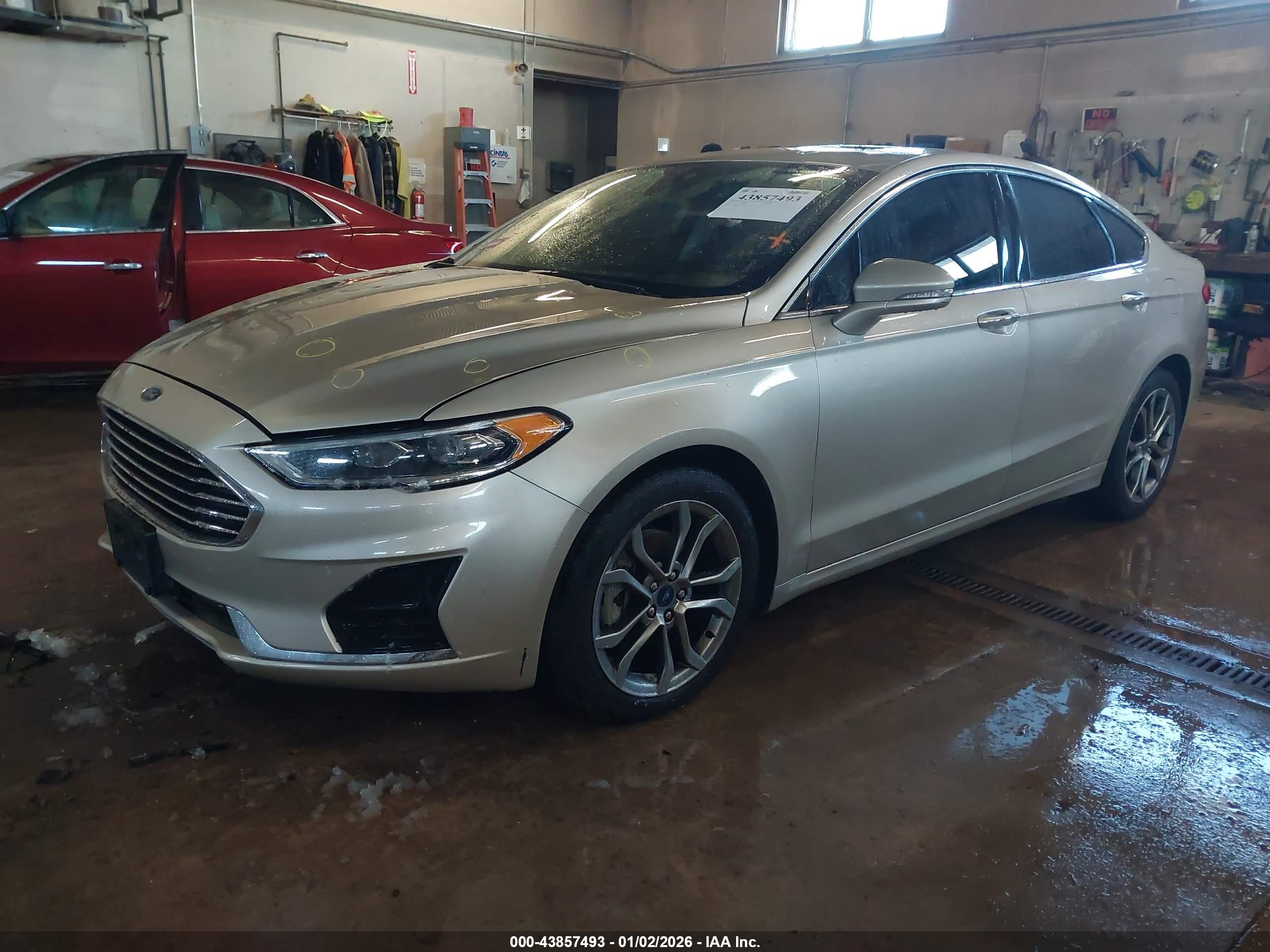 FORD FUSION image 2