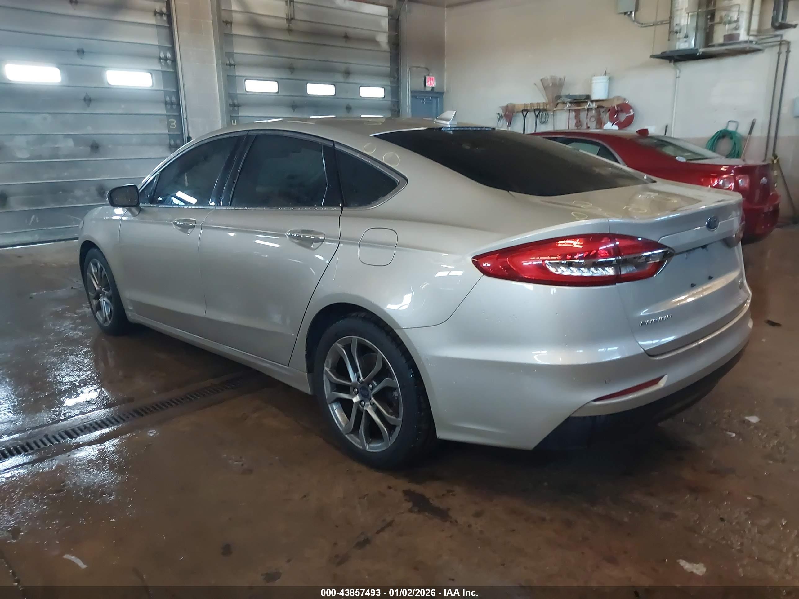 FORD FUSION image 3