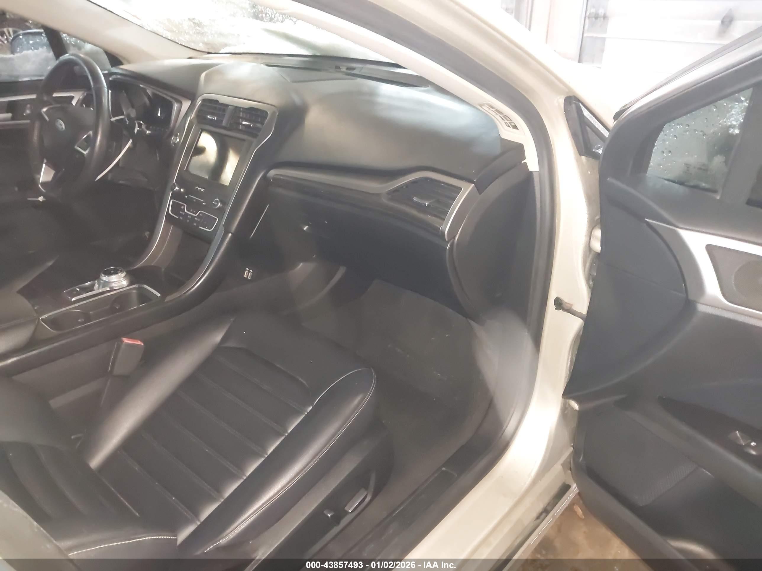 FORD FUSION image 5