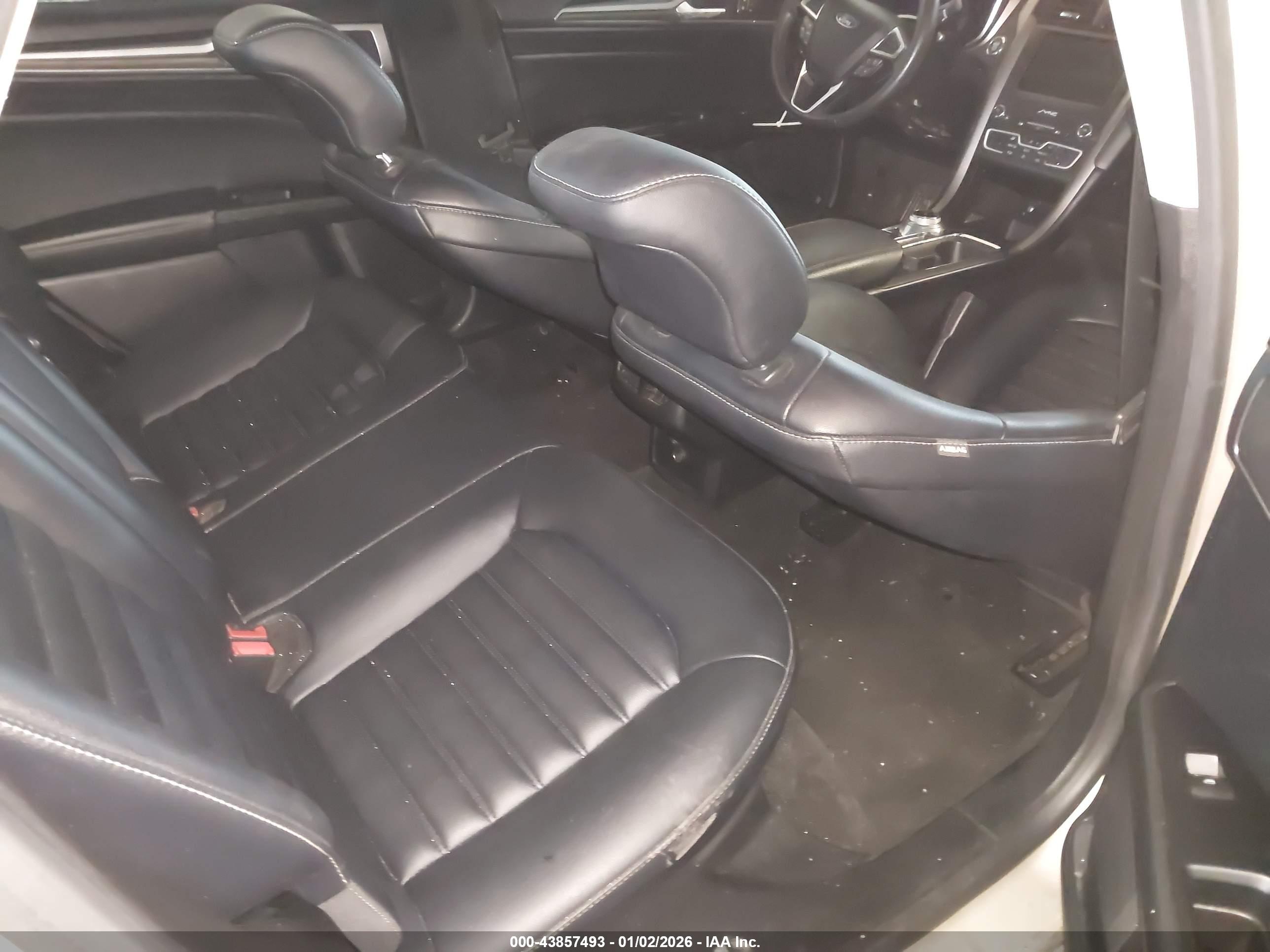 FORD FUSION image 8