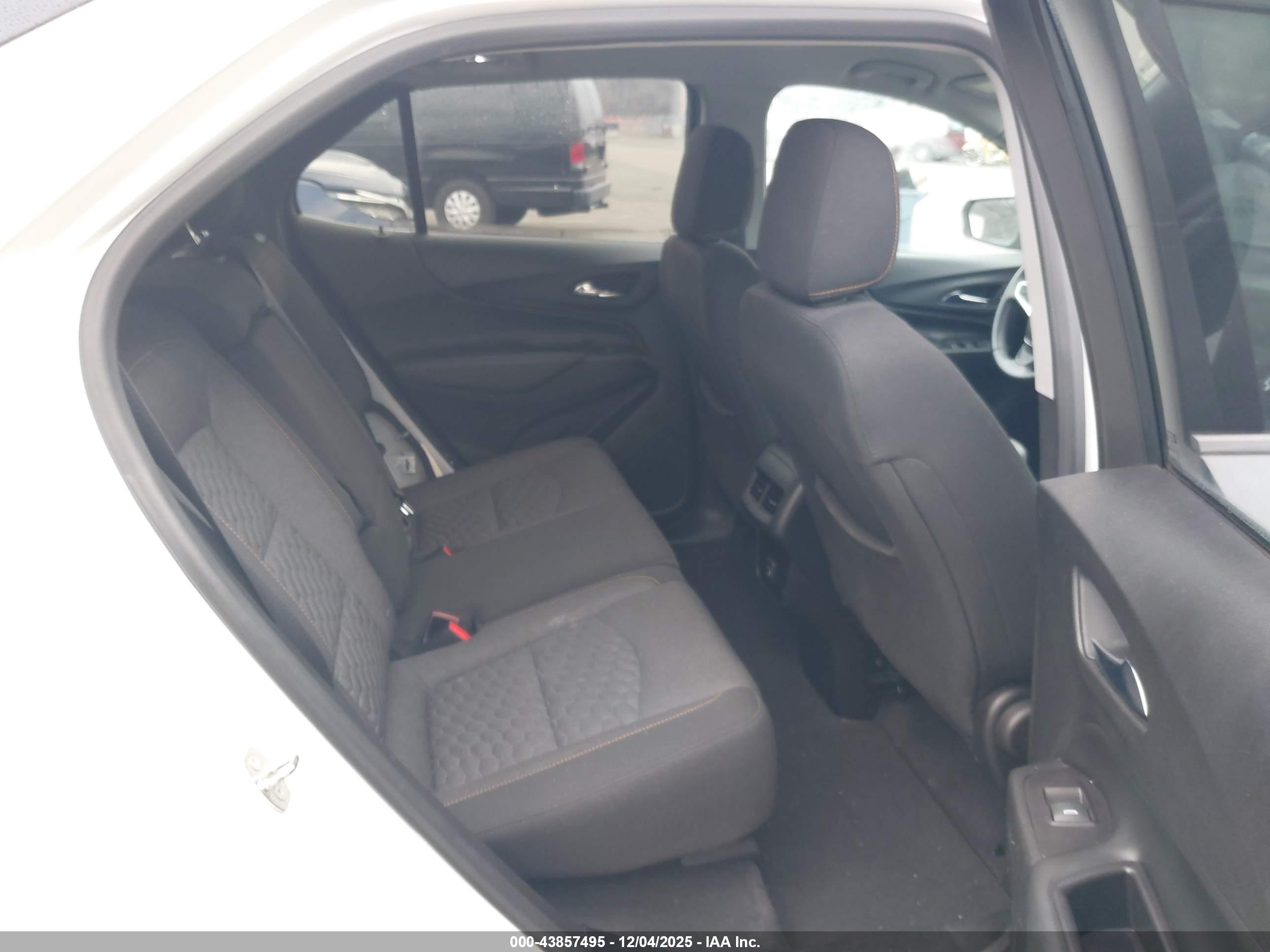 CHEVROLET EQUINOX image 8