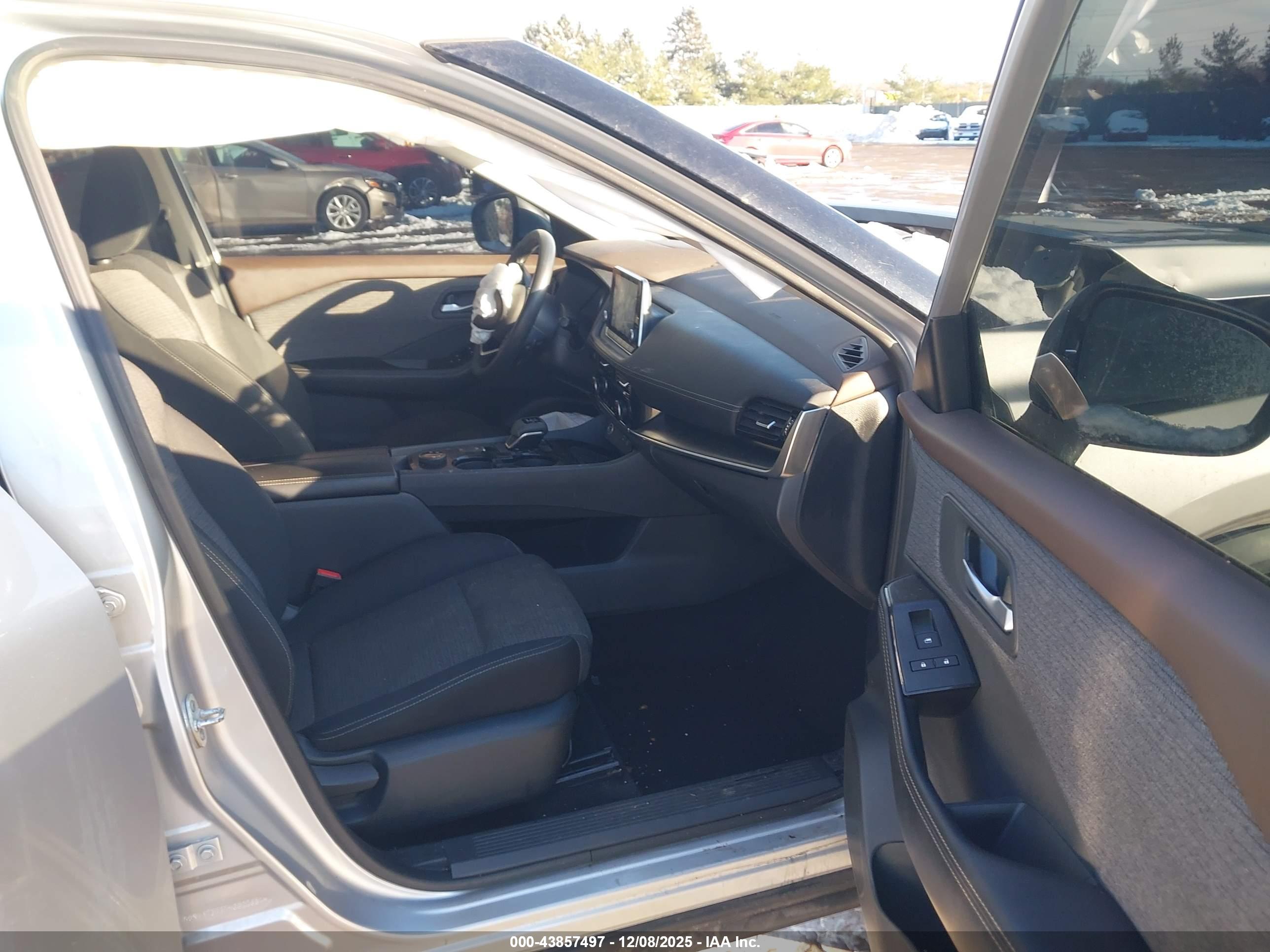 NISSAN ROGUE image 5