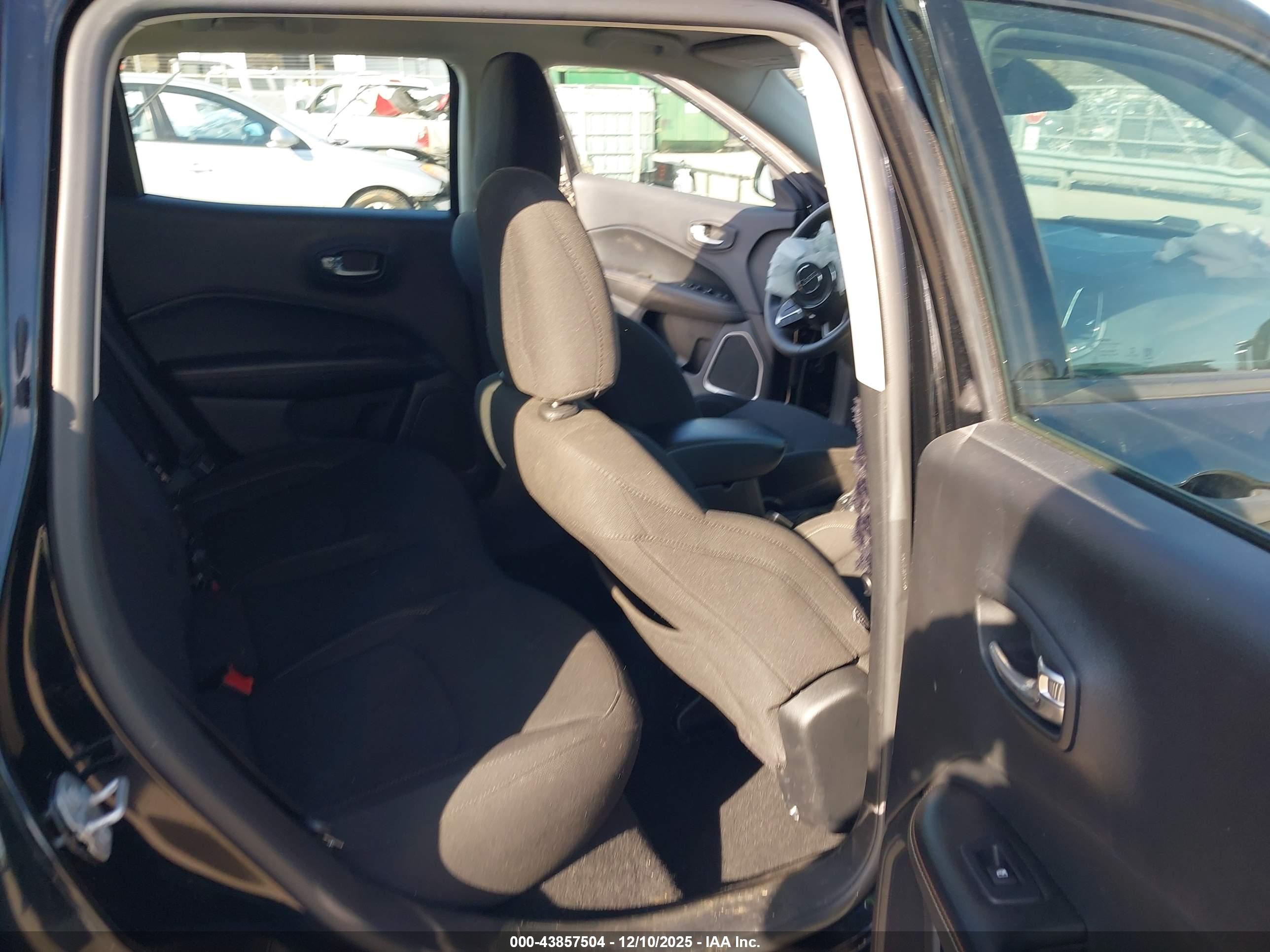 JEEP COMPASS image 8