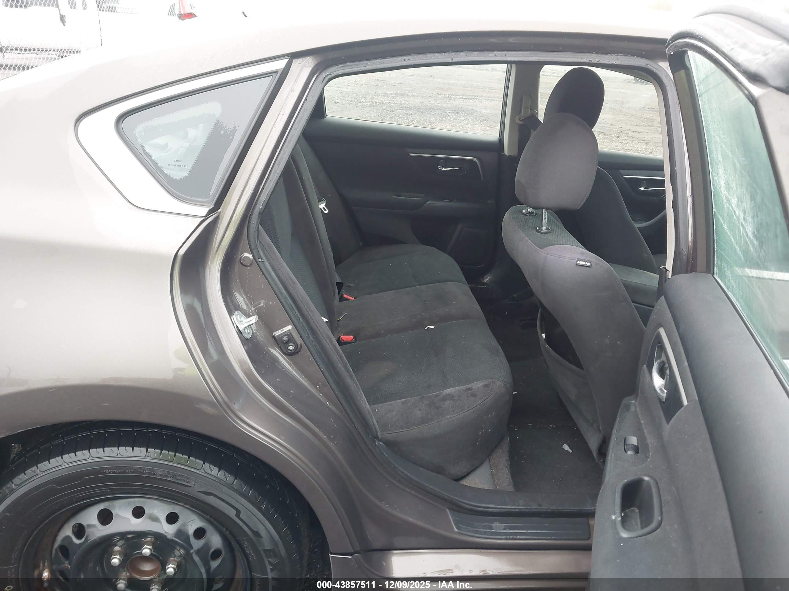 NISSAN ALTIMA image 8