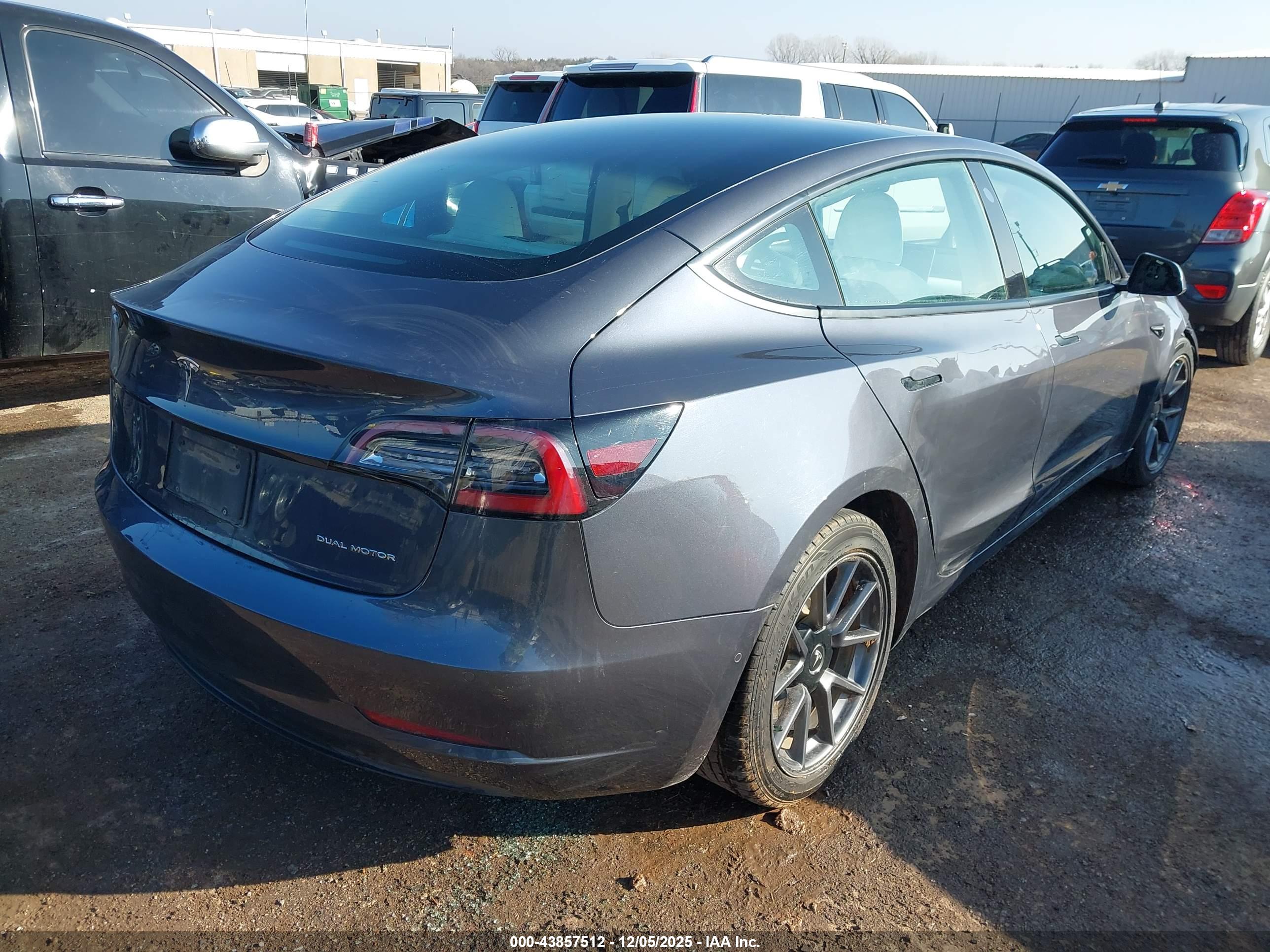 TESLA MODEL image 4