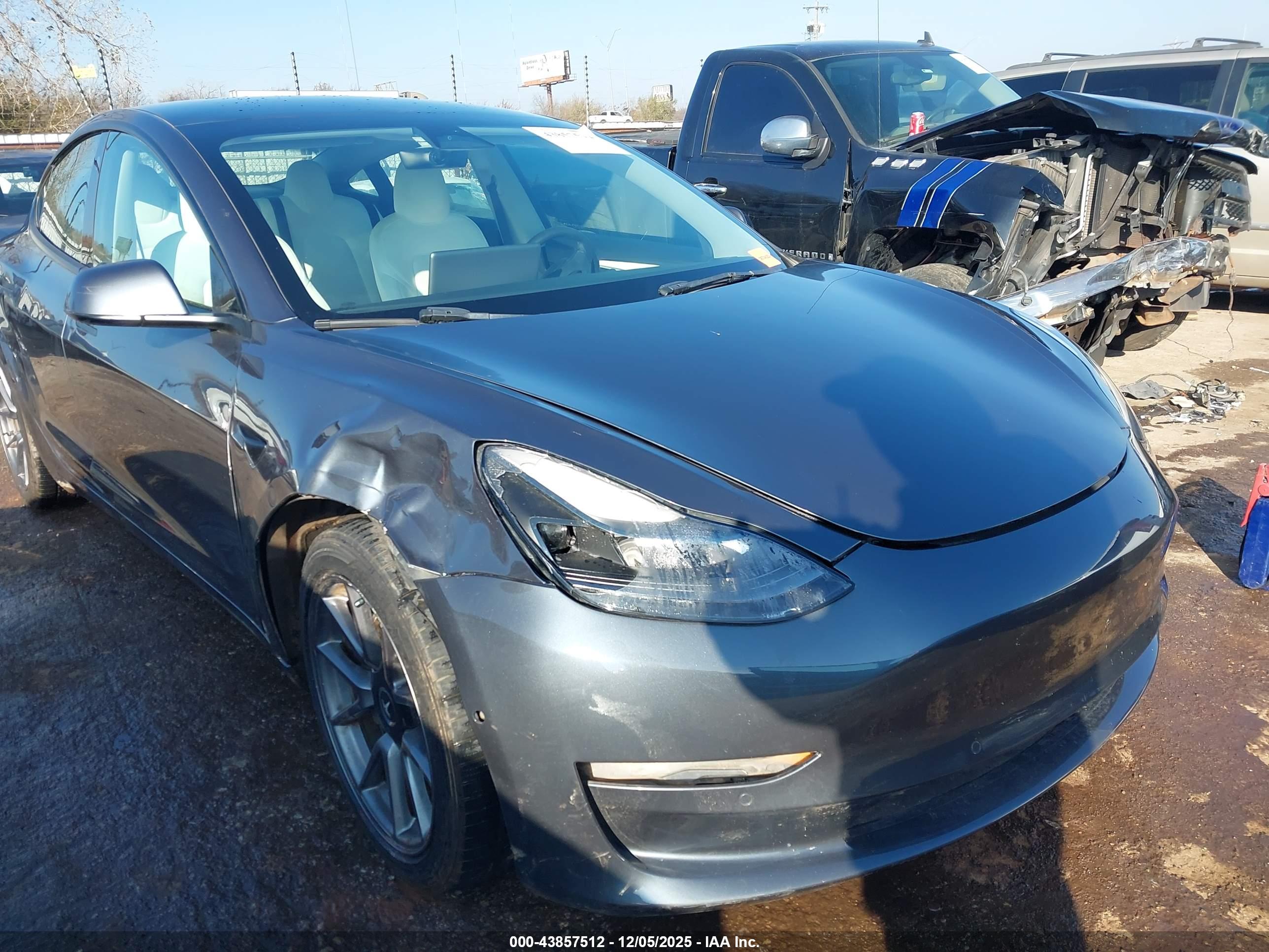 TESLA MODEL image 6