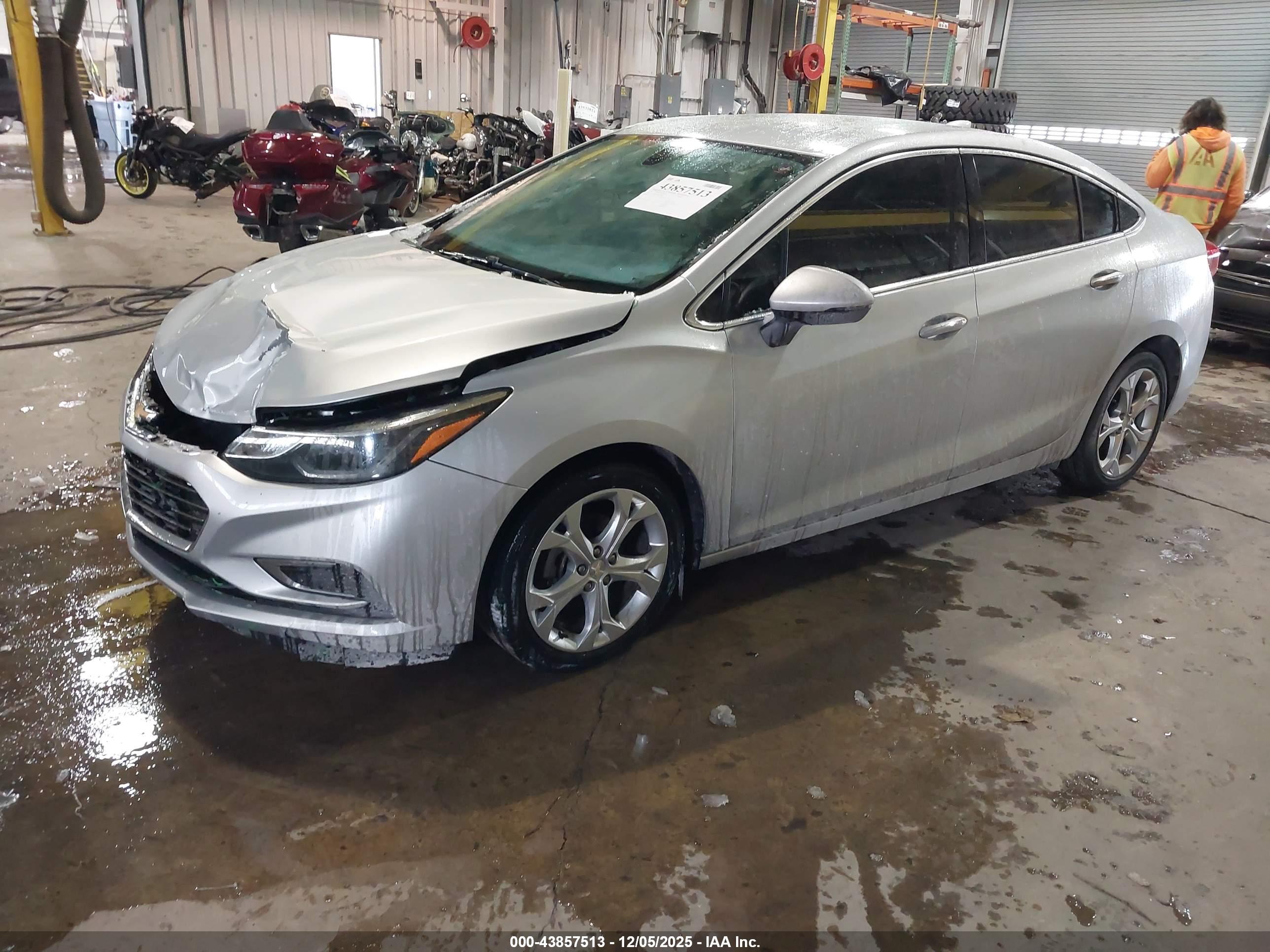 CHEVROLET CRUZE image 2