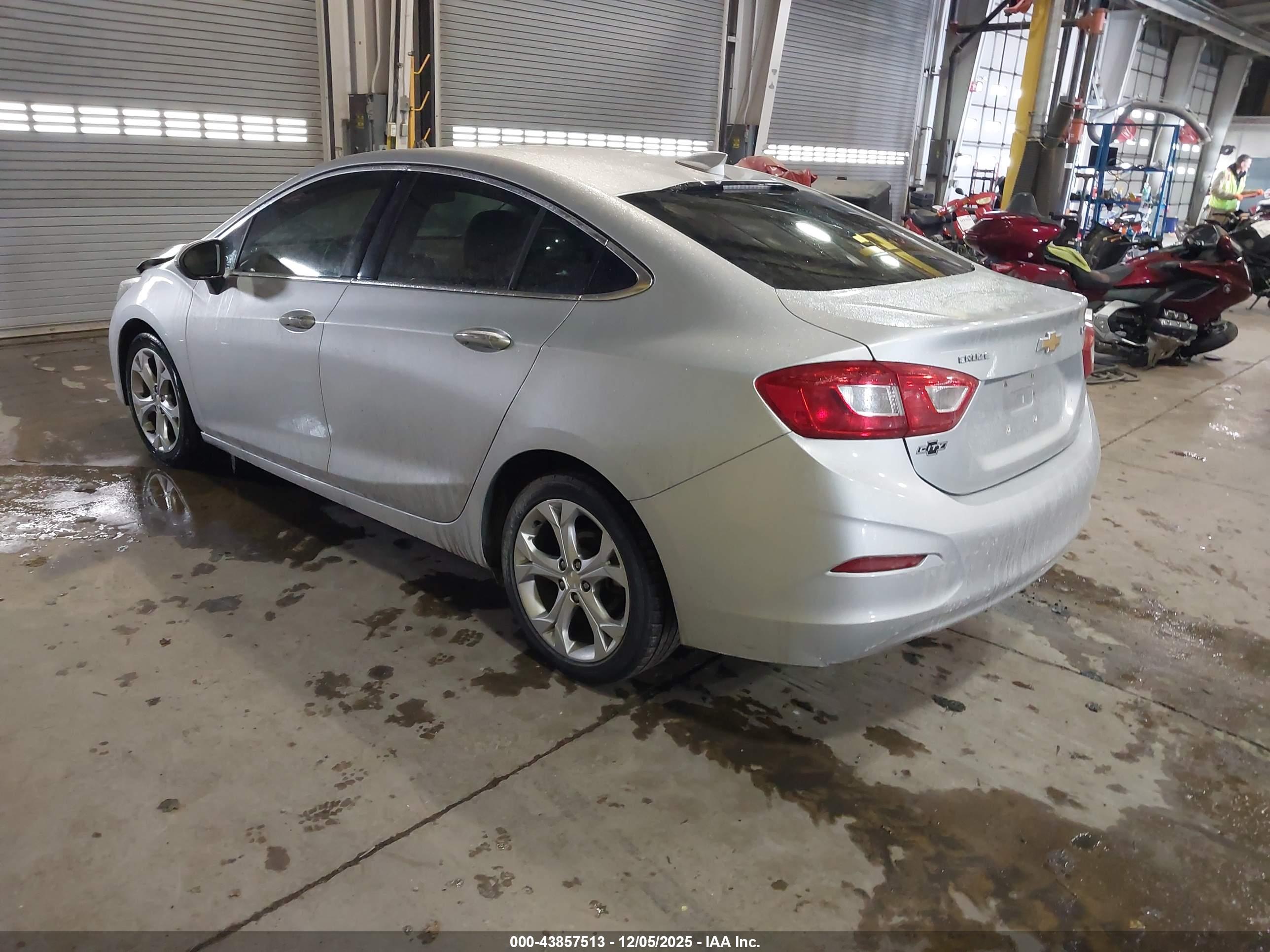 CHEVROLET CRUZE image 3
