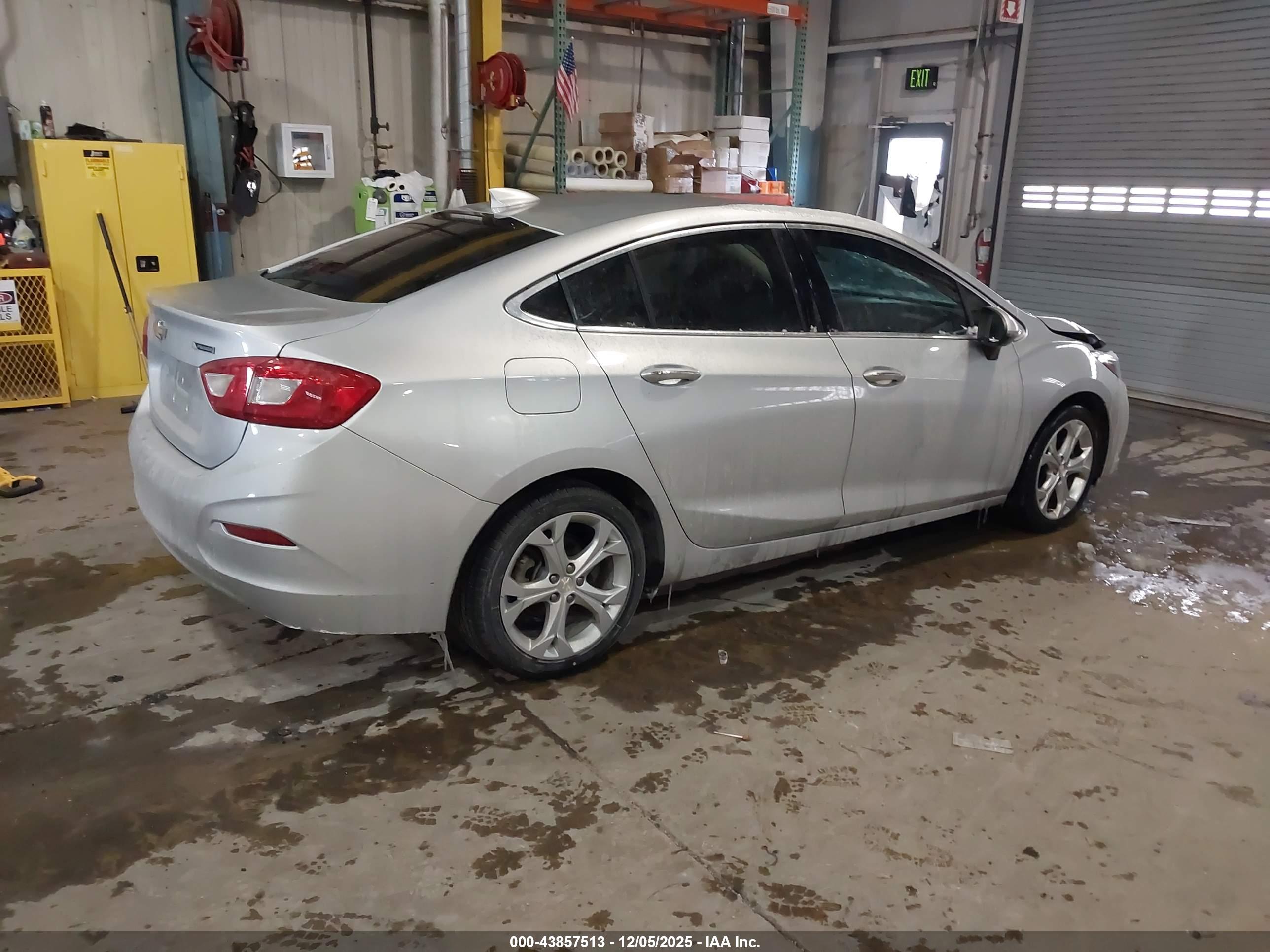 CHEVROLET CRUZE image 4