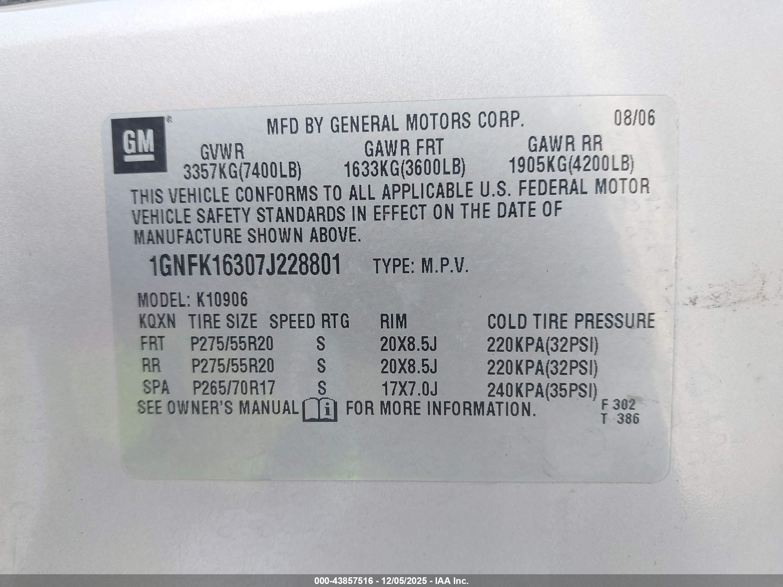 CHEVROLET SUBURBAN image 9
