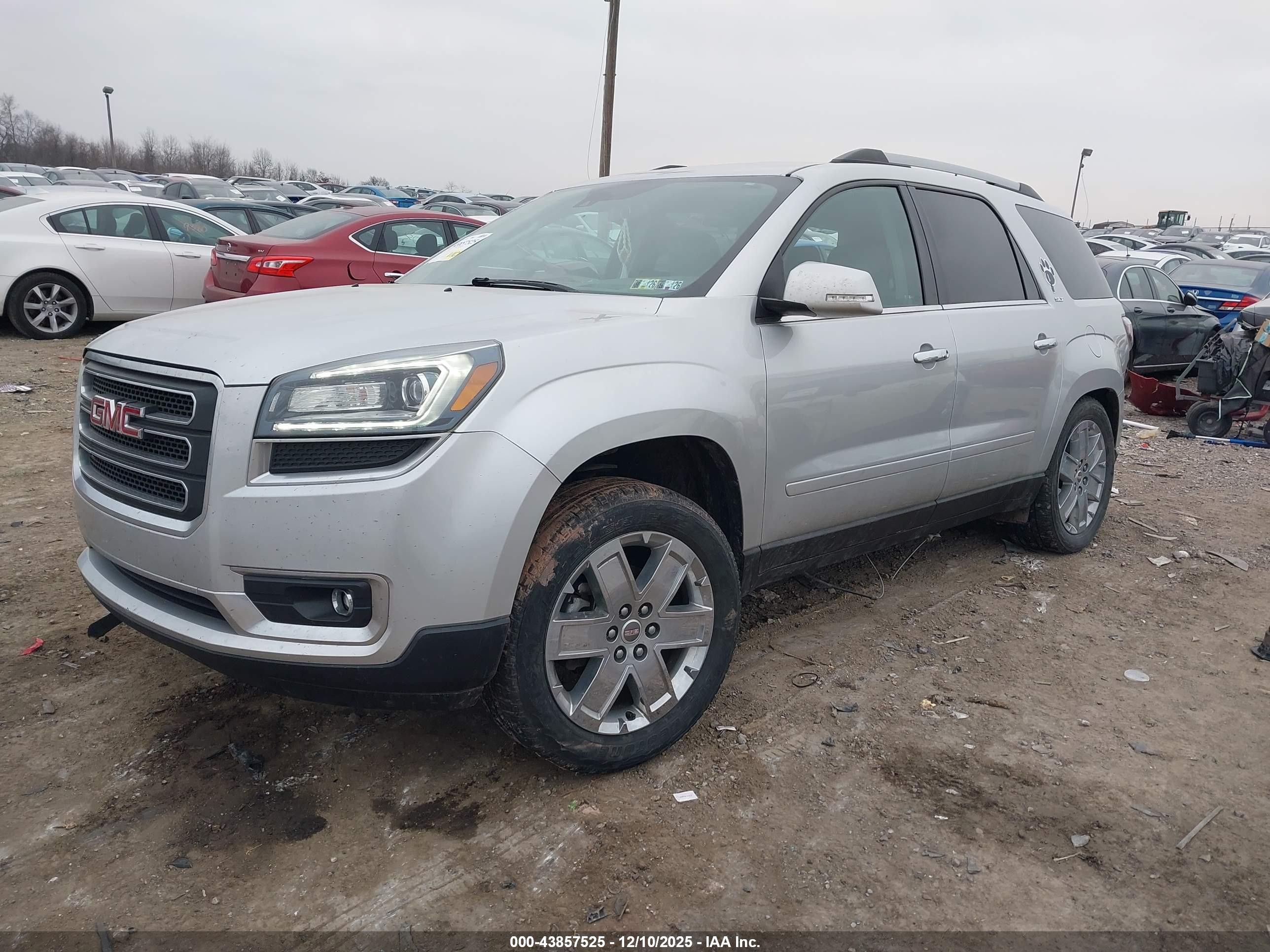 GMC ACADIA image 2