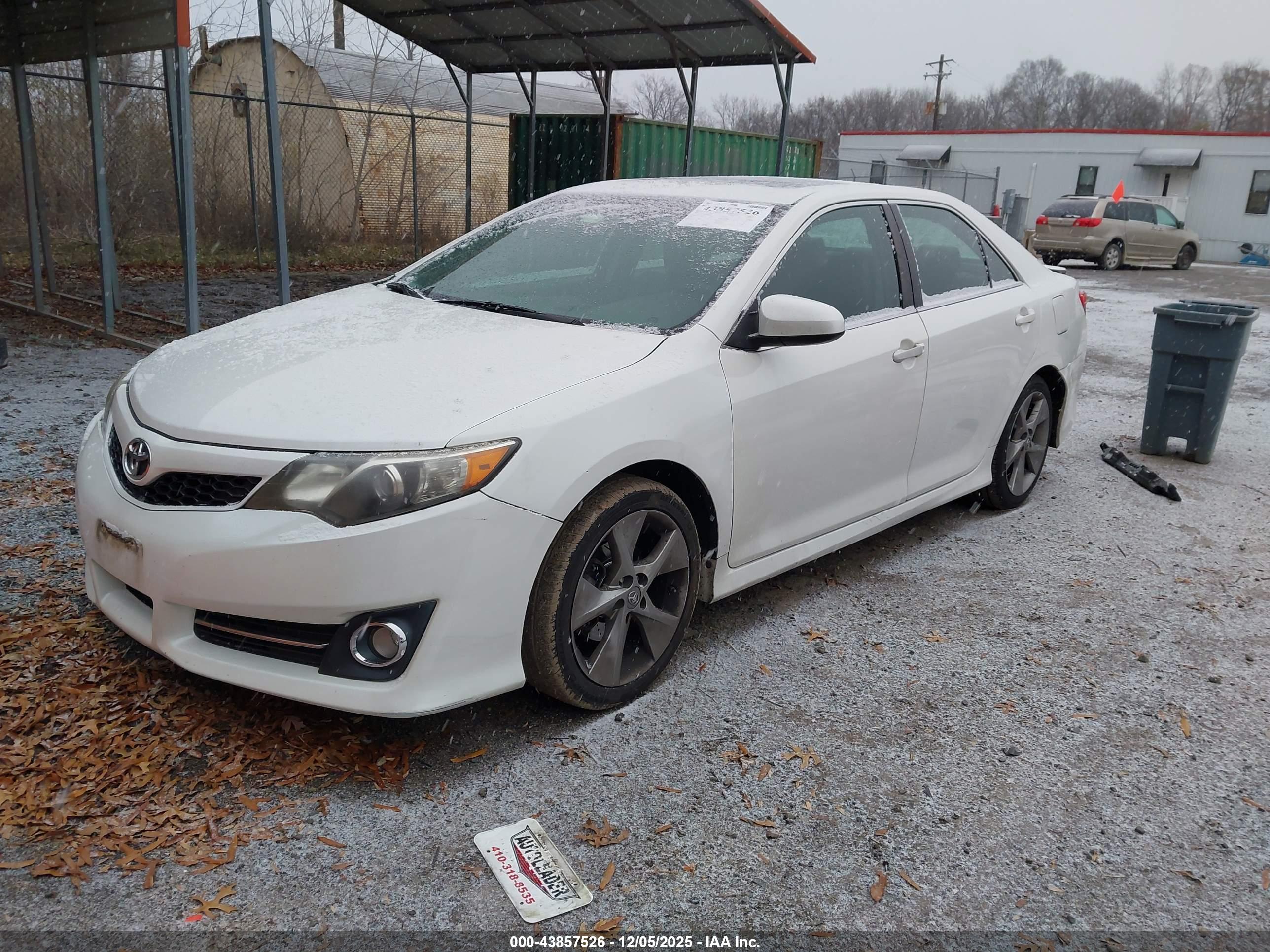 TOYOTA CAMRY image 2