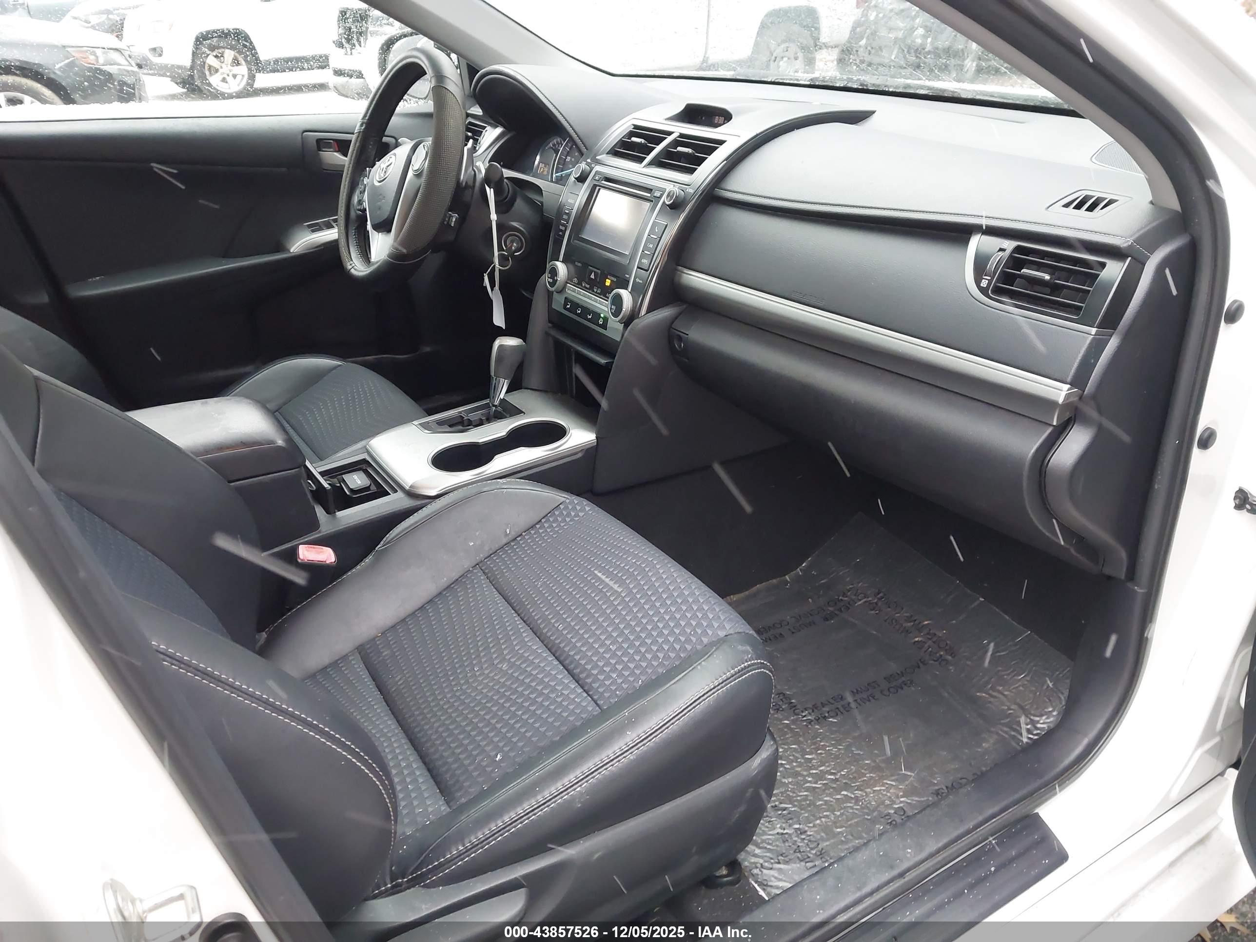 TOYOTA CAMRY image 5