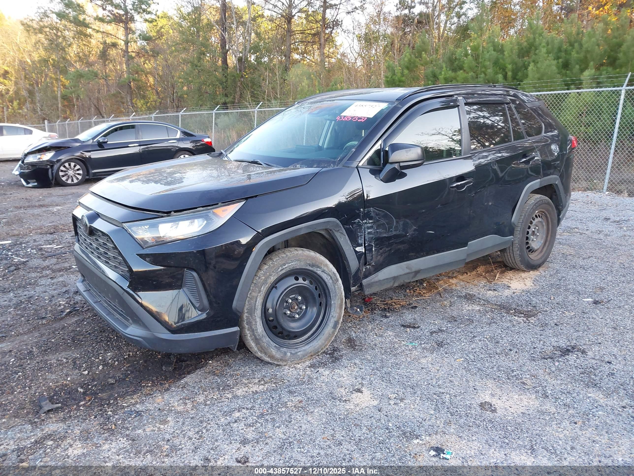 TOYOTA RAV4 image 2
