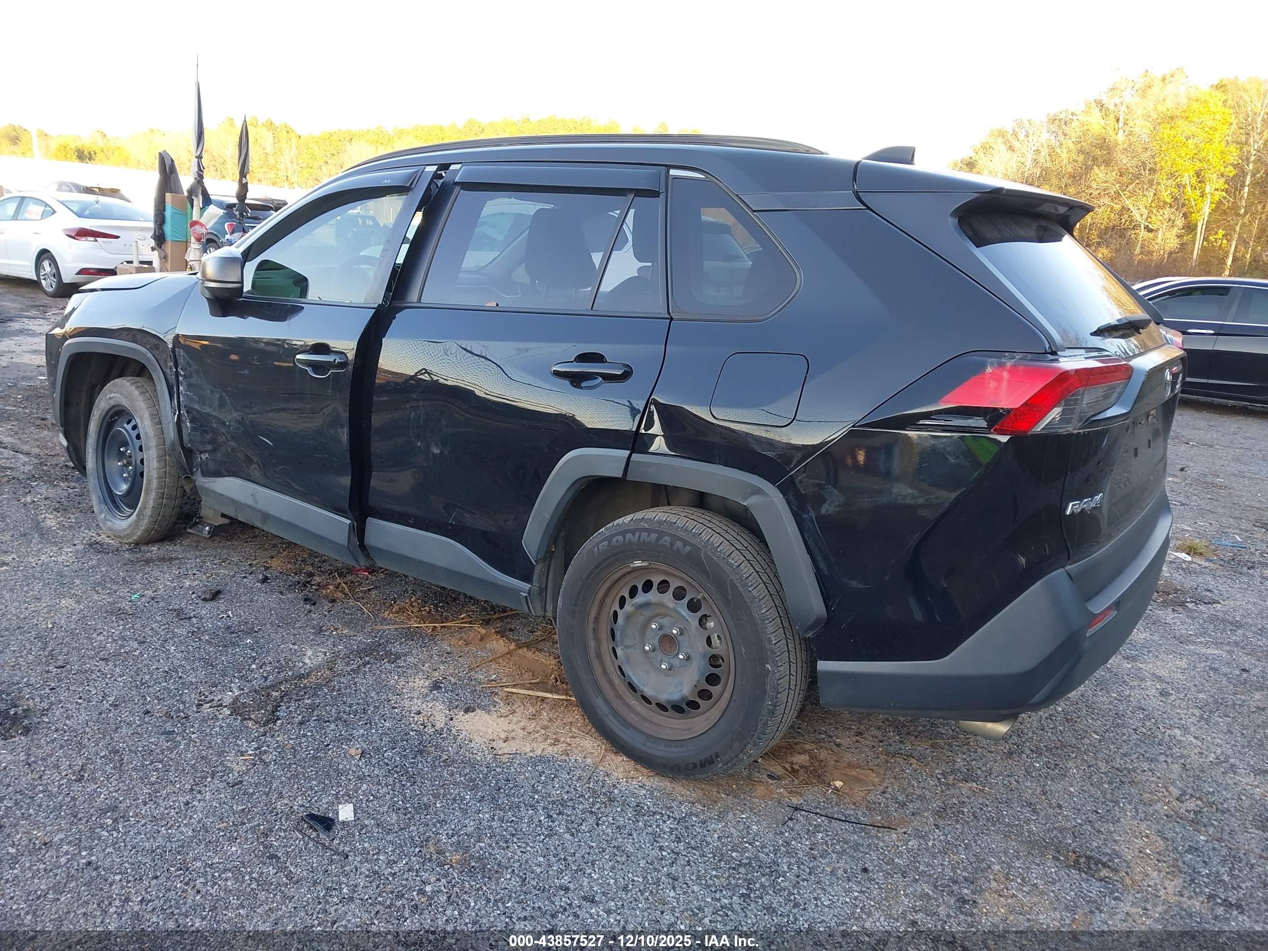 TOYOTA RAV4 image 3