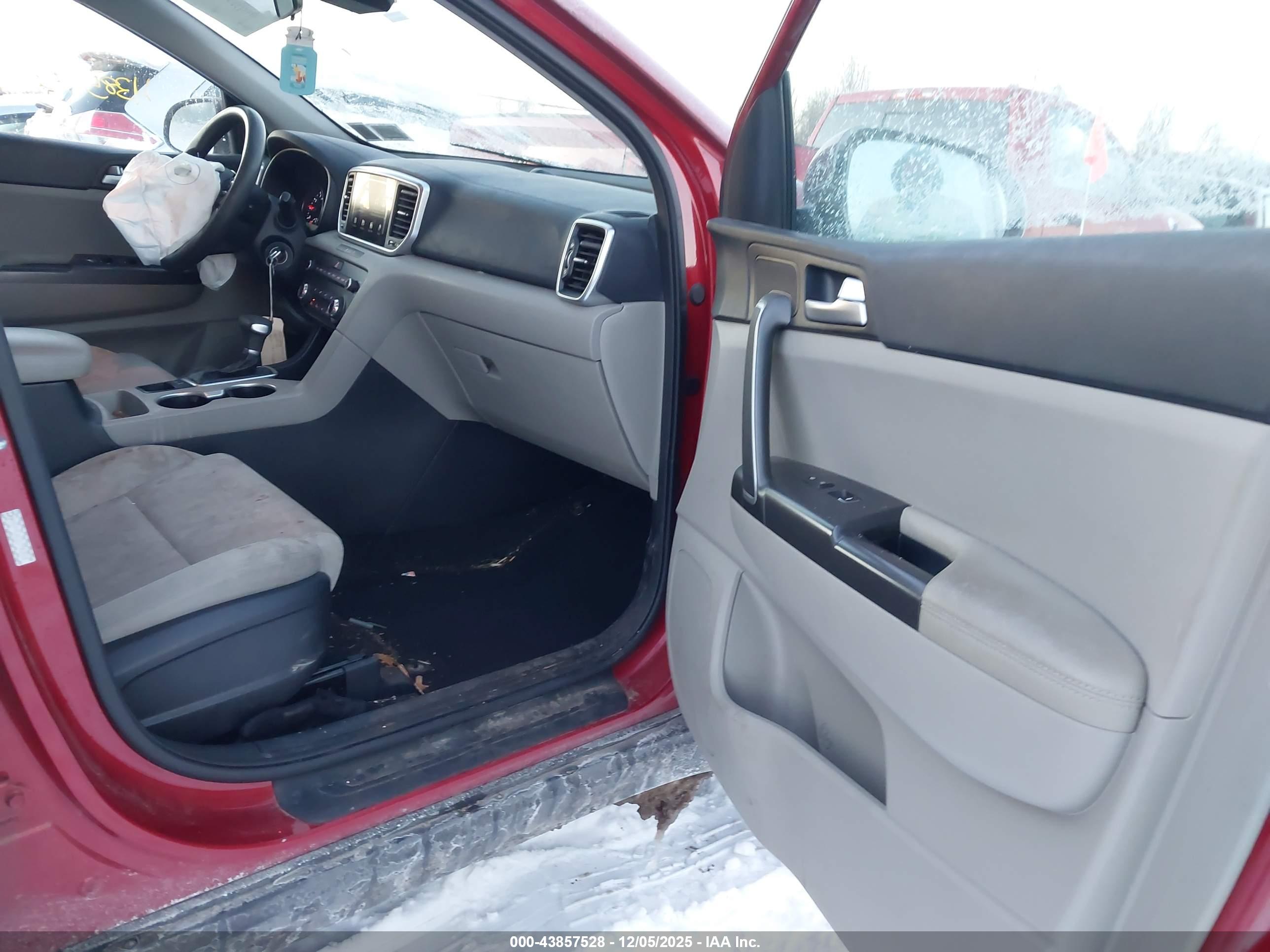 KIA SPORTAGE image 5