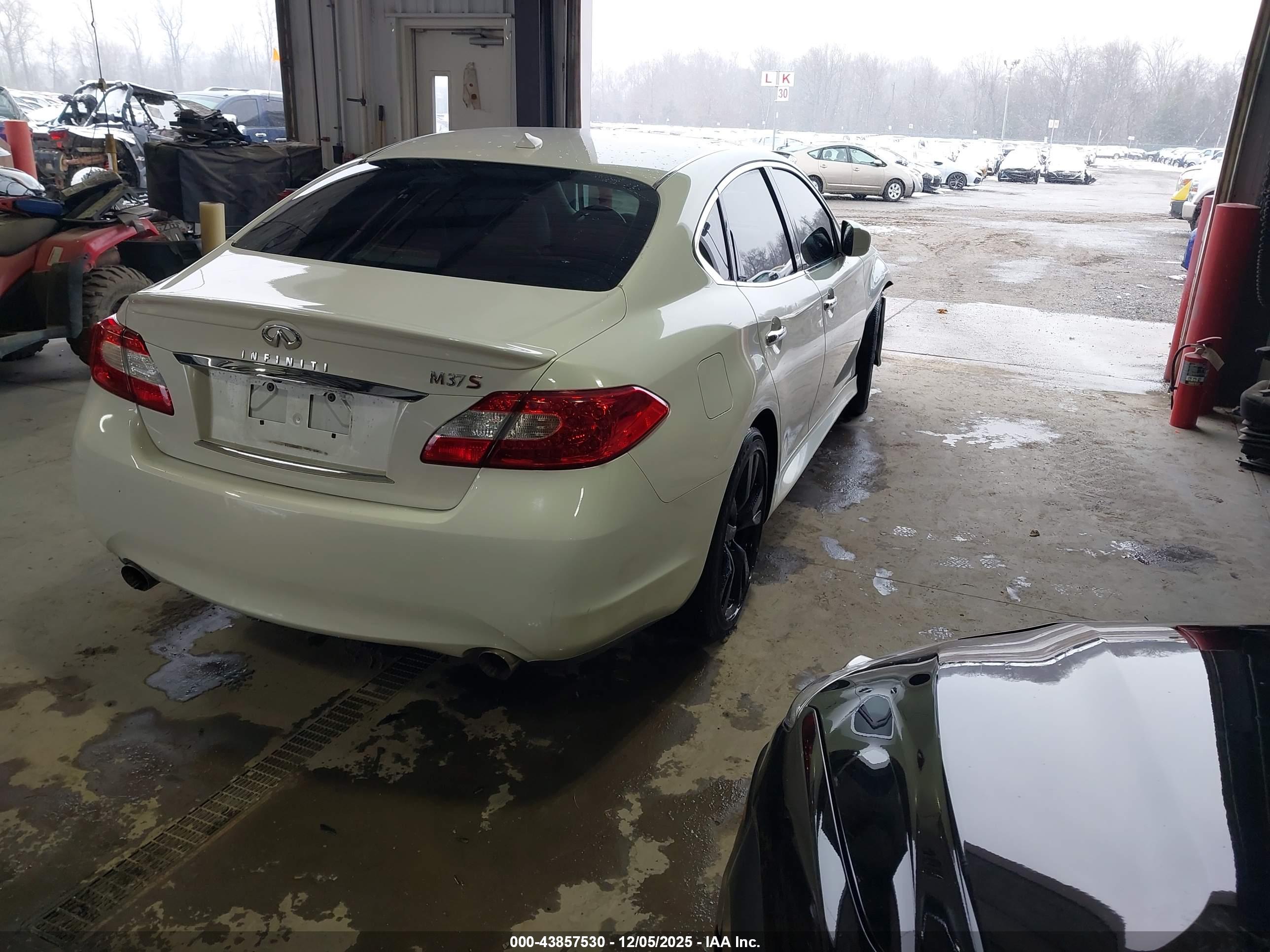 INFINITI M37 image 4