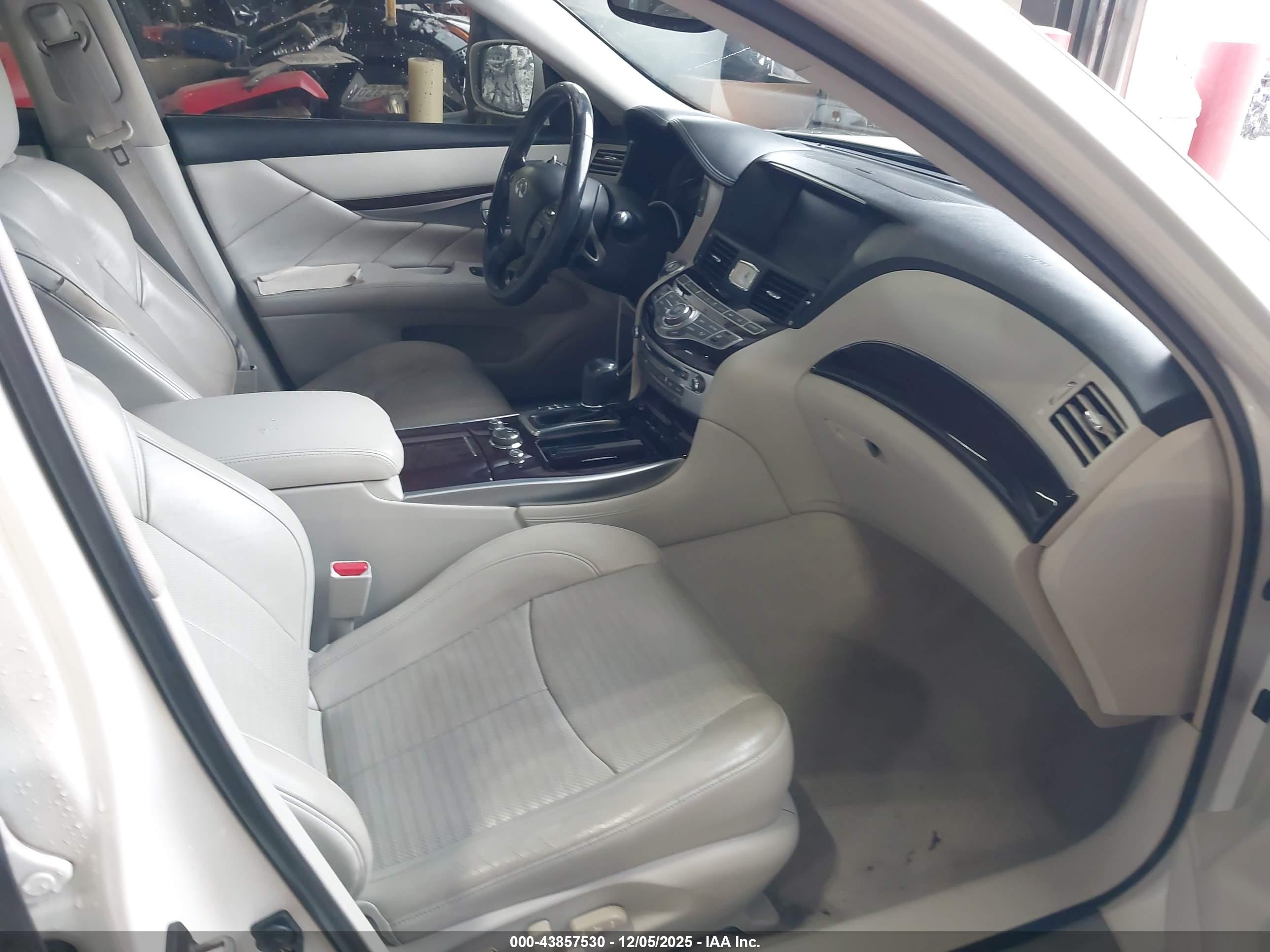 INFINITI M37 image 5