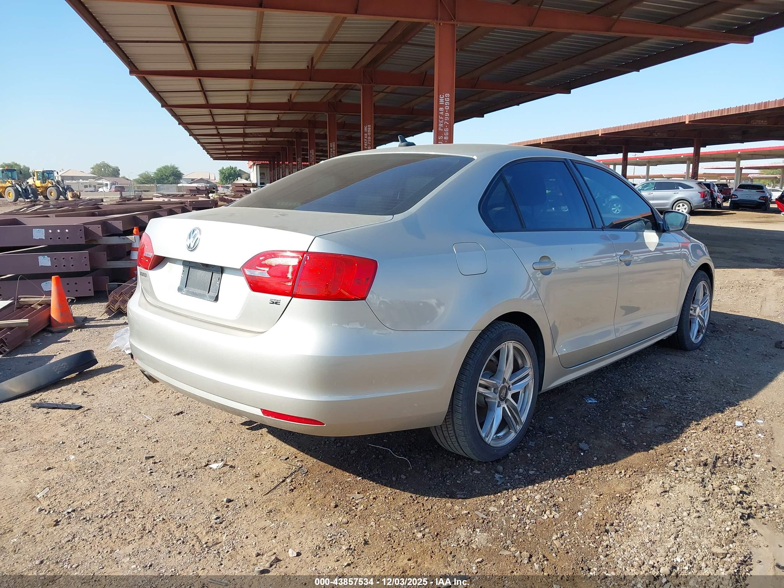 VOLKSWAGEN JETTA image 4