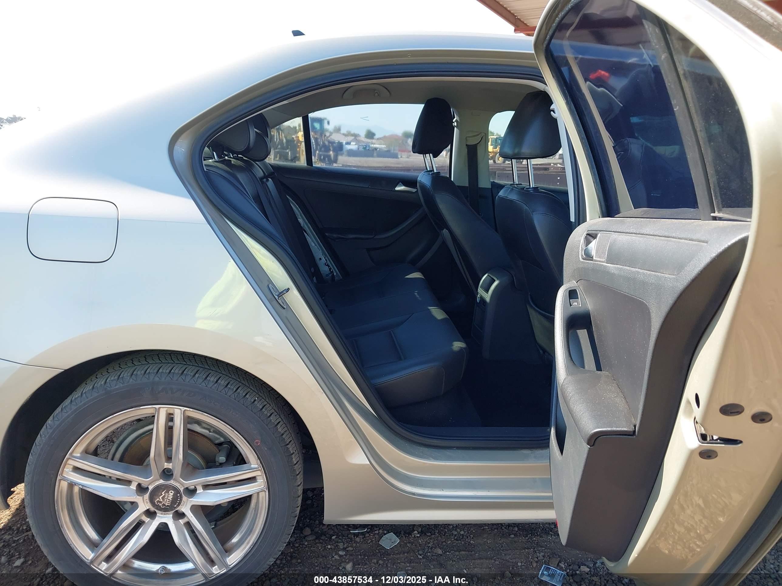 VOLKSWAGEN JETTA image 8