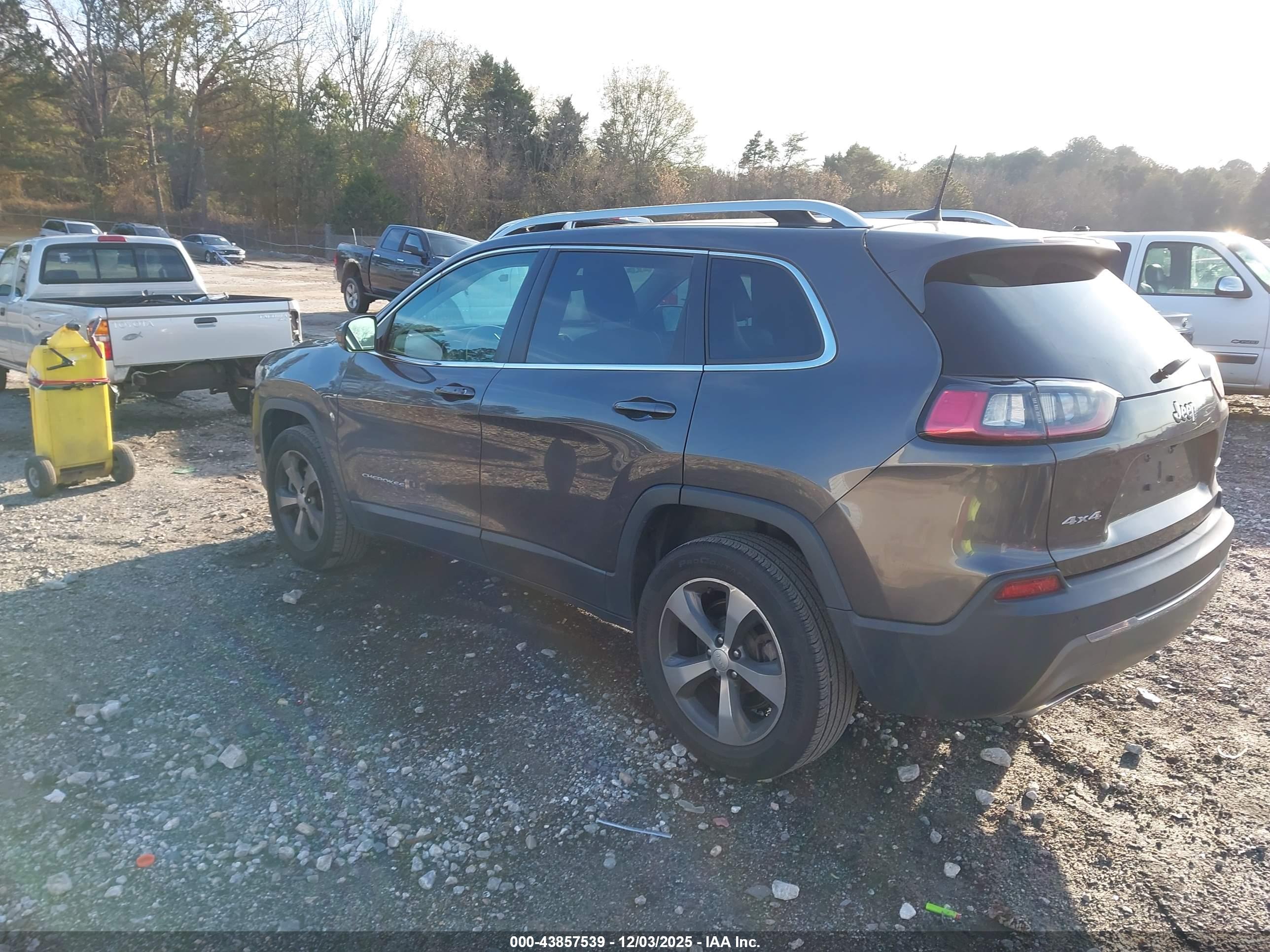 JEEP CHEROKEE image 3
