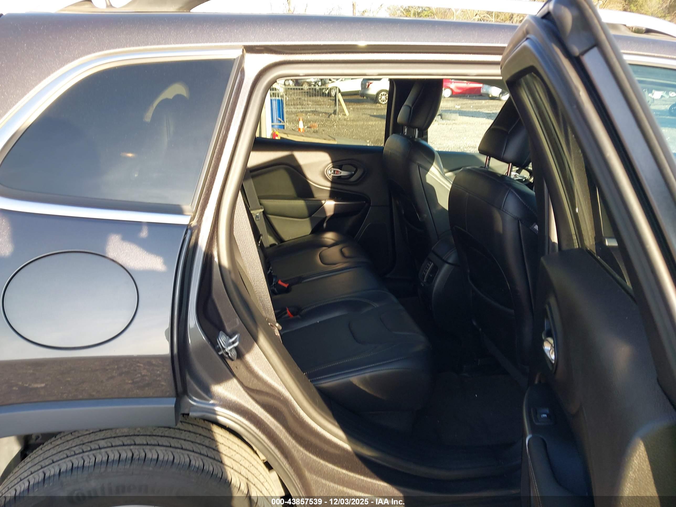 JEEP CHEROKEE image 8
