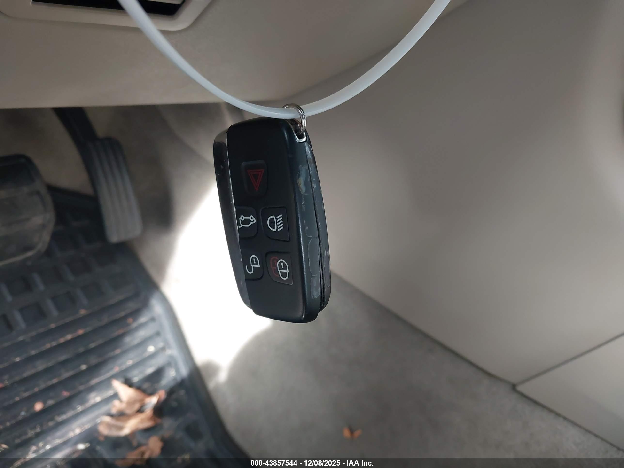 LAND ROVER image 11