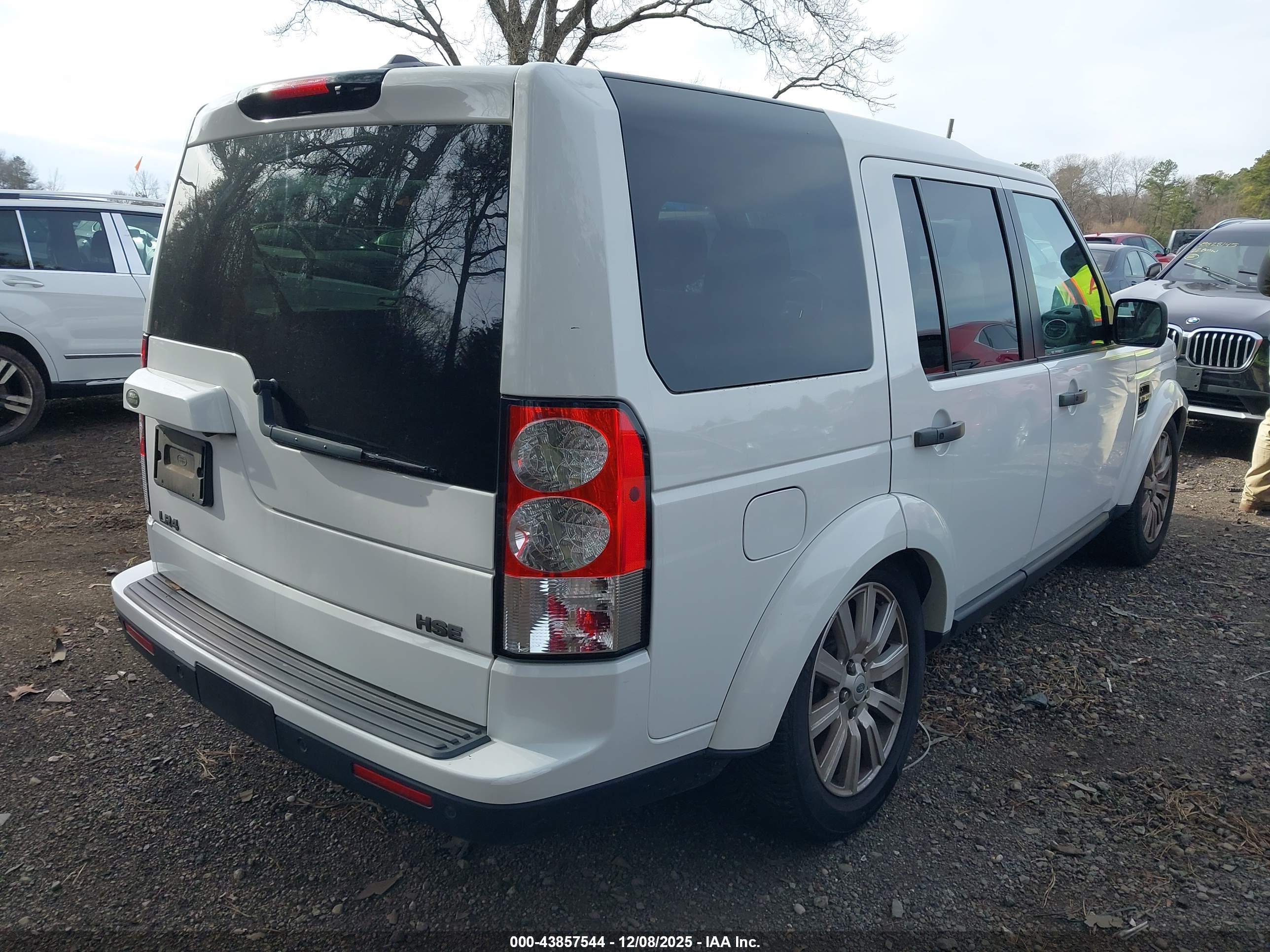 LAND ROVER image 4