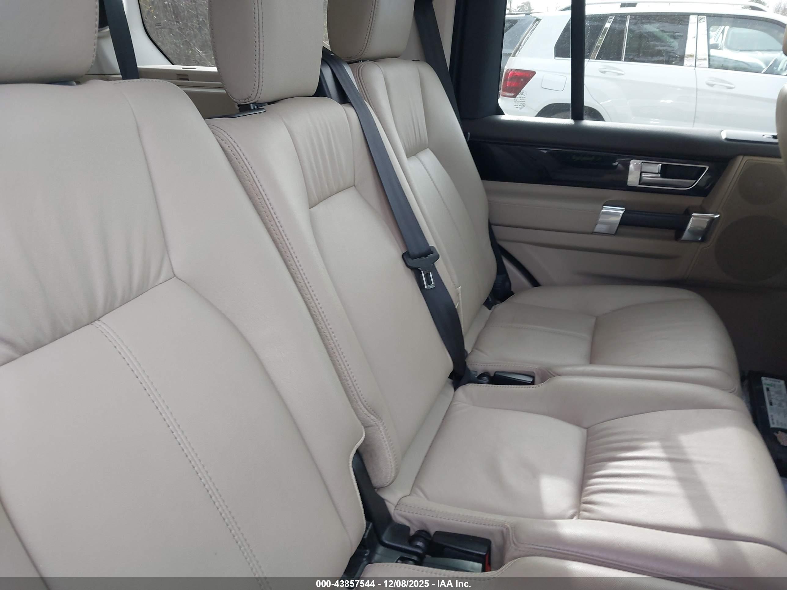 LAND ROVER image 8
