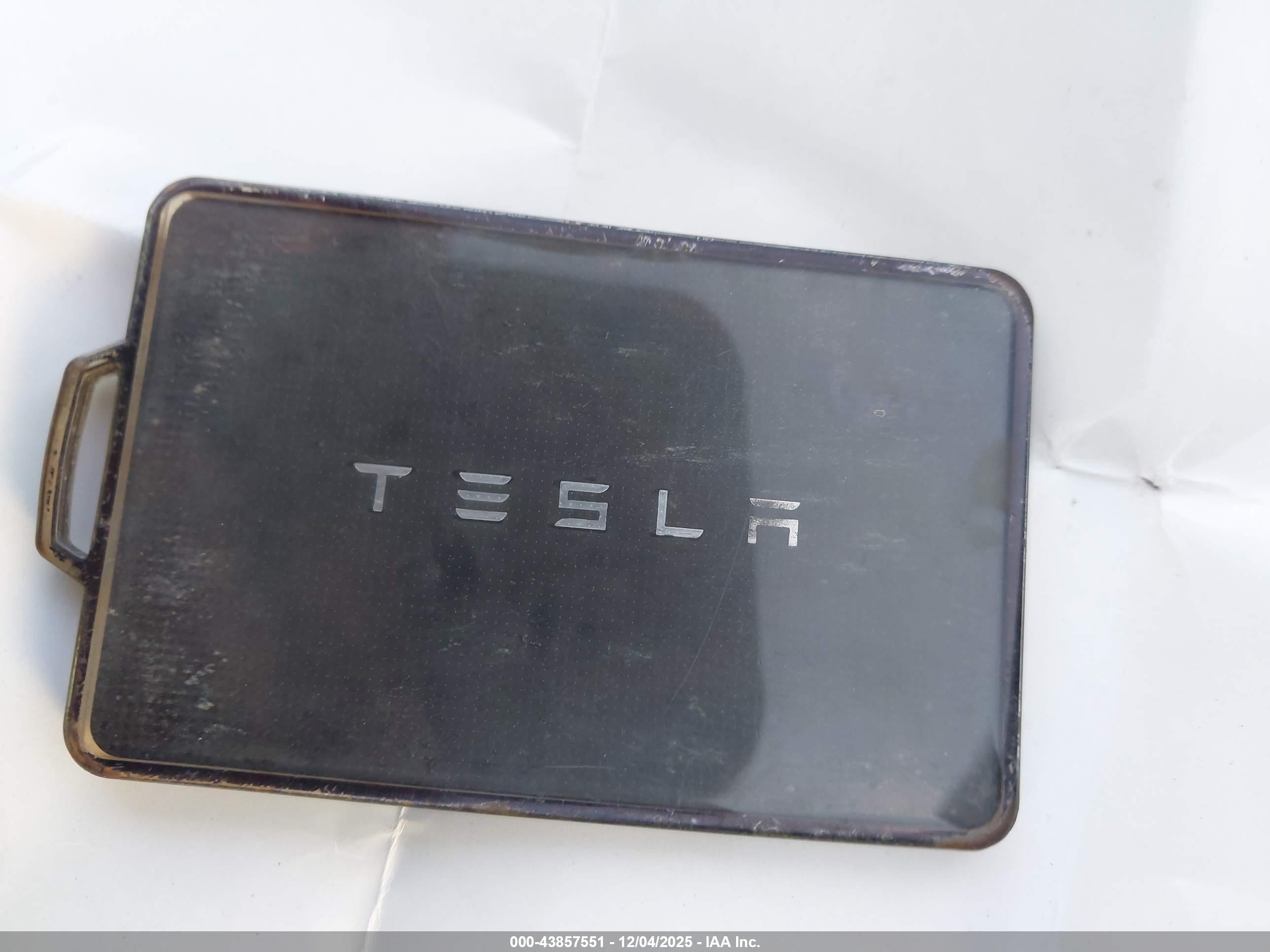 TESLA MODEL image 11