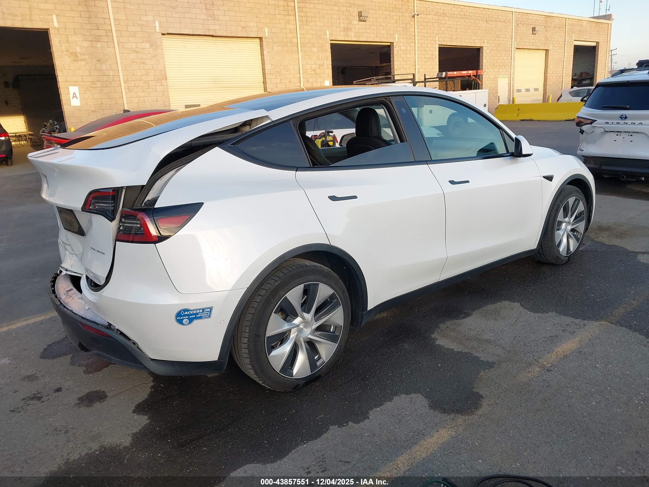 TESLA MODEL image 4